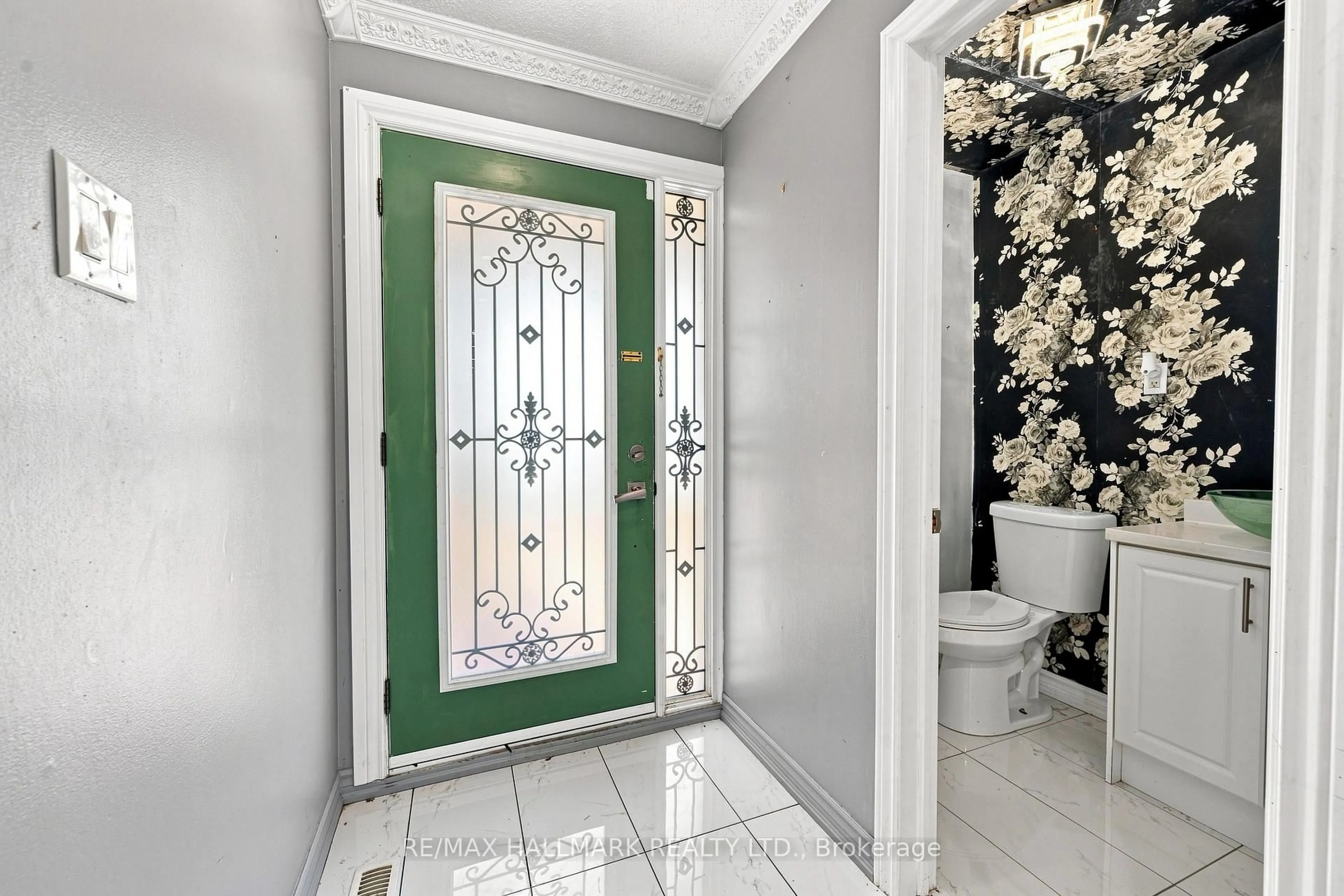 Indoor entryway for 60 Pickard Lane, Brampton Ontario L6Y 2M5