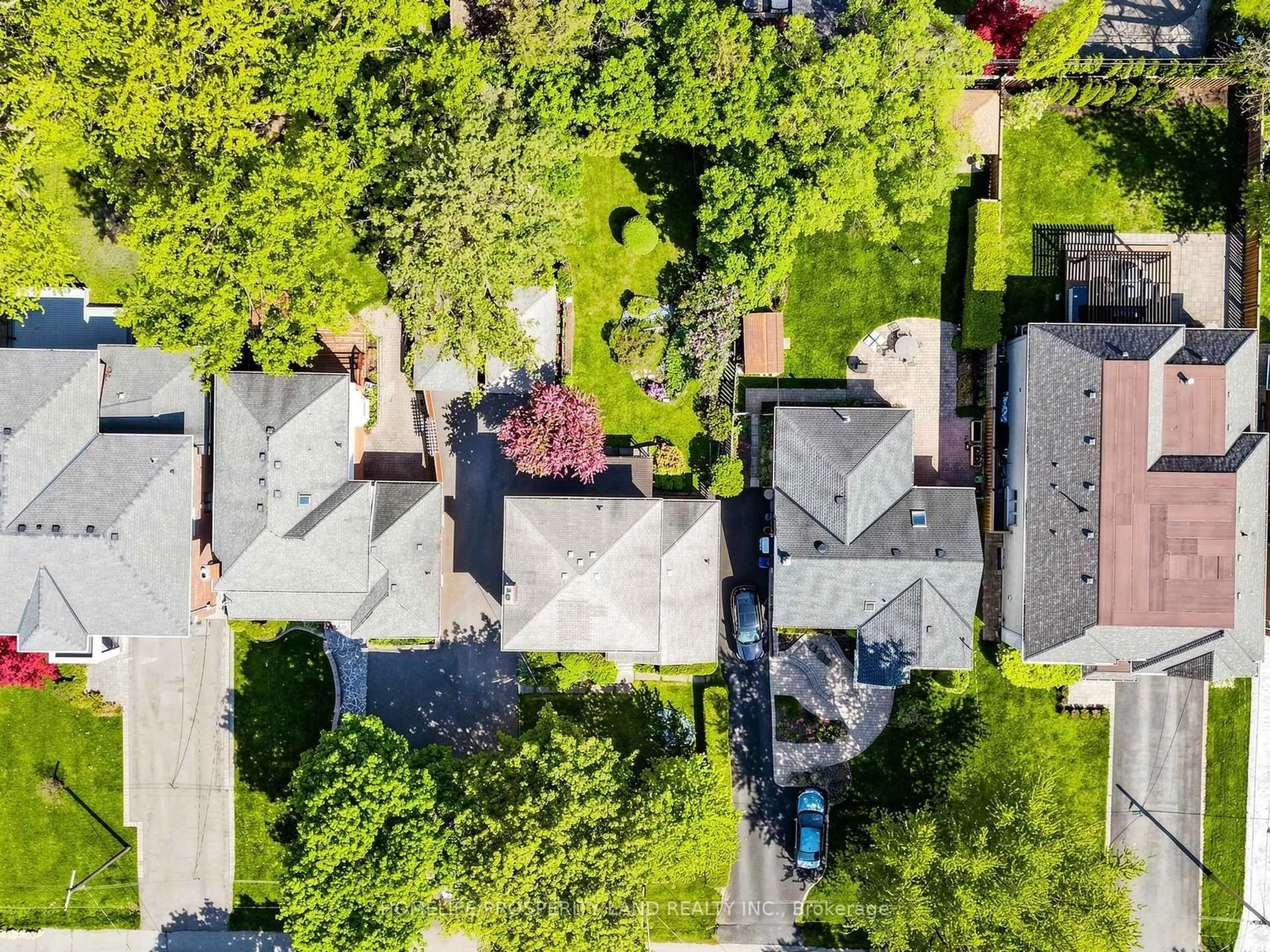 A pic from outside/outdoor area/front of a property/back of a property/a pic from drone, street for 18 Orrell Ave, Toronto Ontario M9A 1J9