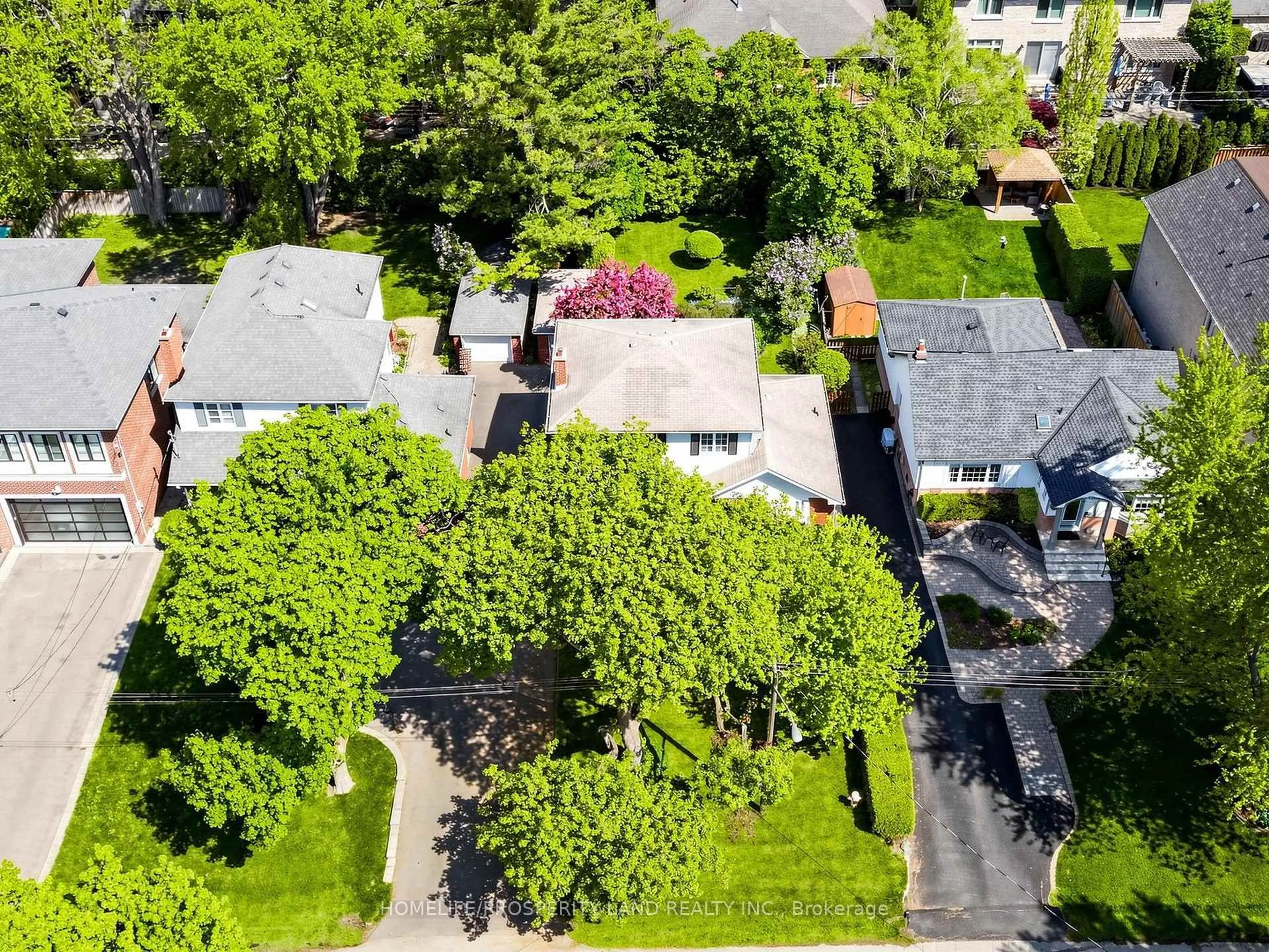 A pic from outside/outdoor area/front of a property/back of a property/a pic from drone, street for 18 Orrell Ave, Toronto Ontario M9A 1J9