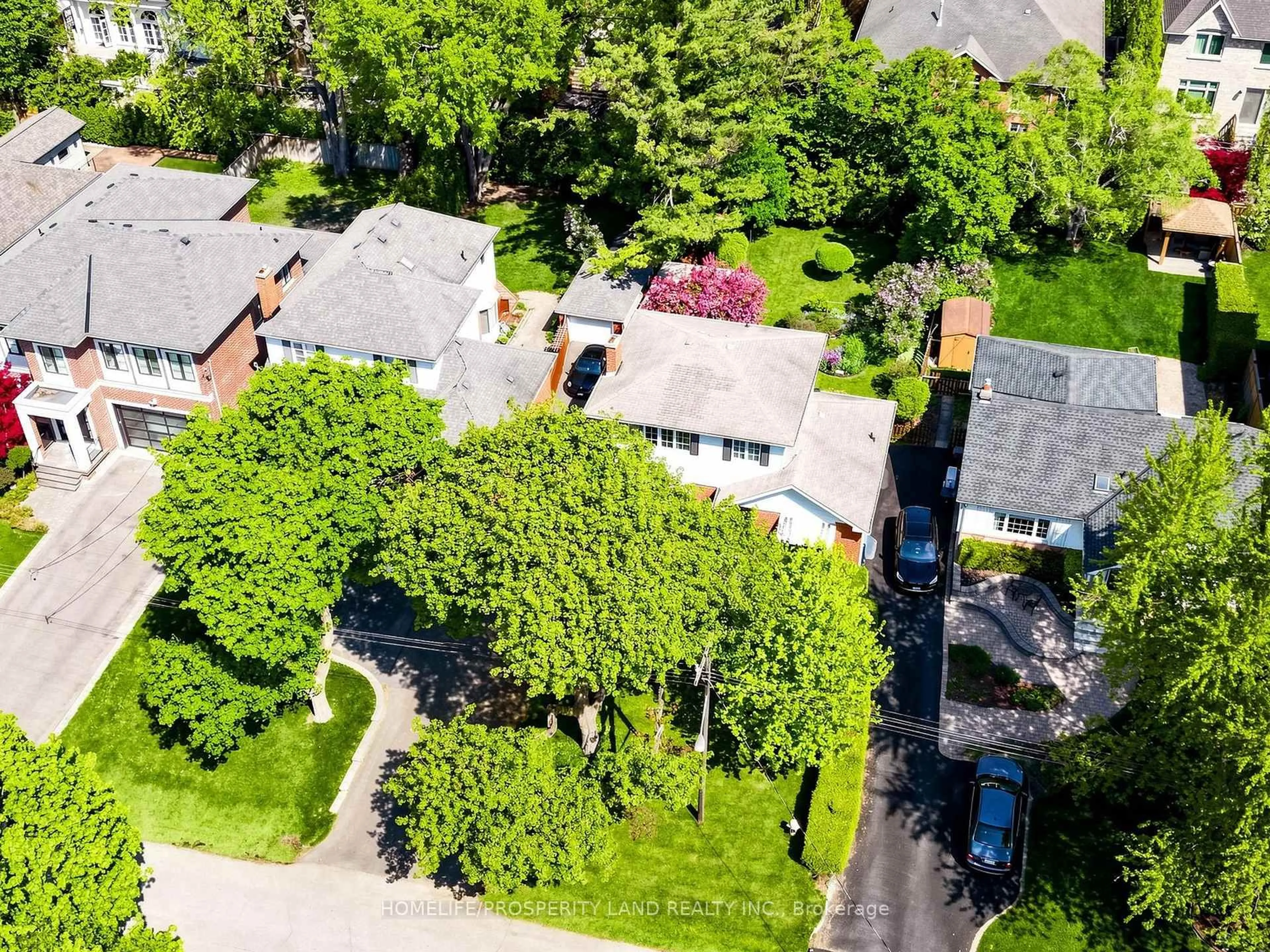 A pic from outside/outdoor area/front of a property/back of a property/a pic from drone, street for 18 Orrell Ave, Toronto Ontario M9A 1J9