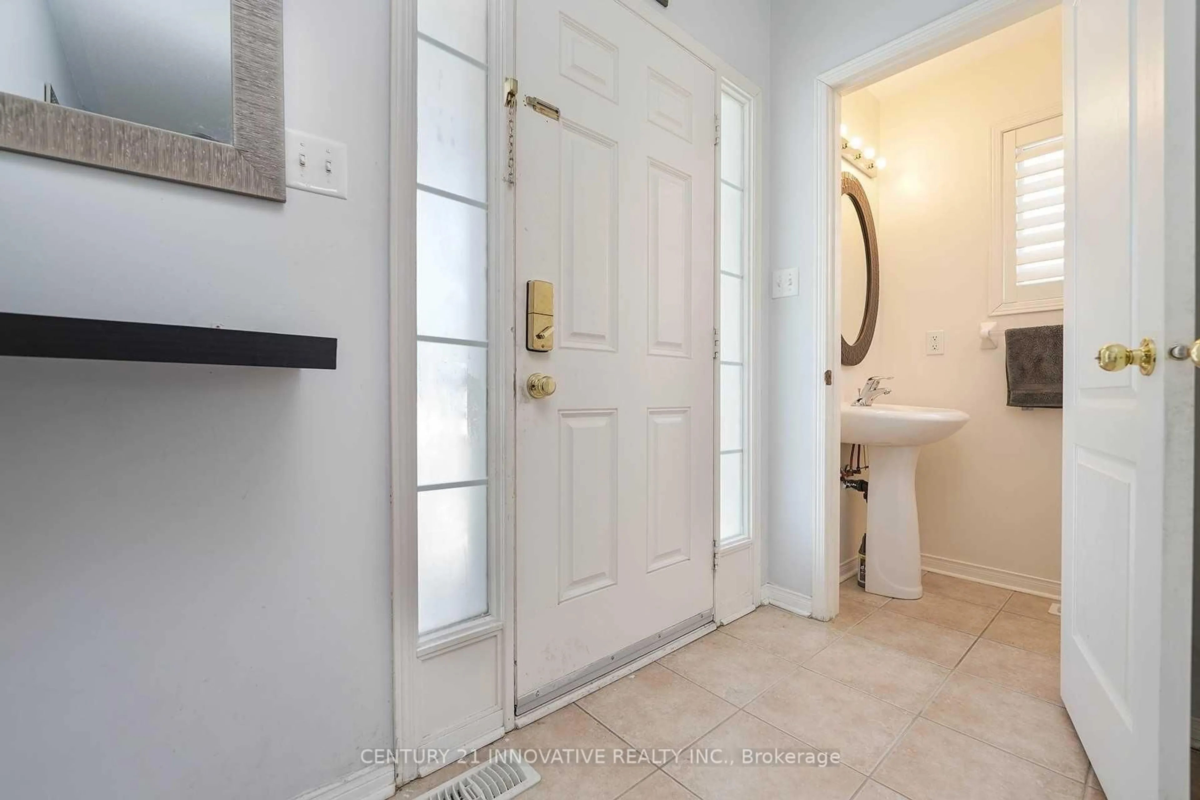 Indoor entryway for 97 Hollingsworth Circ, Brampton Ontario L7A 0J5
