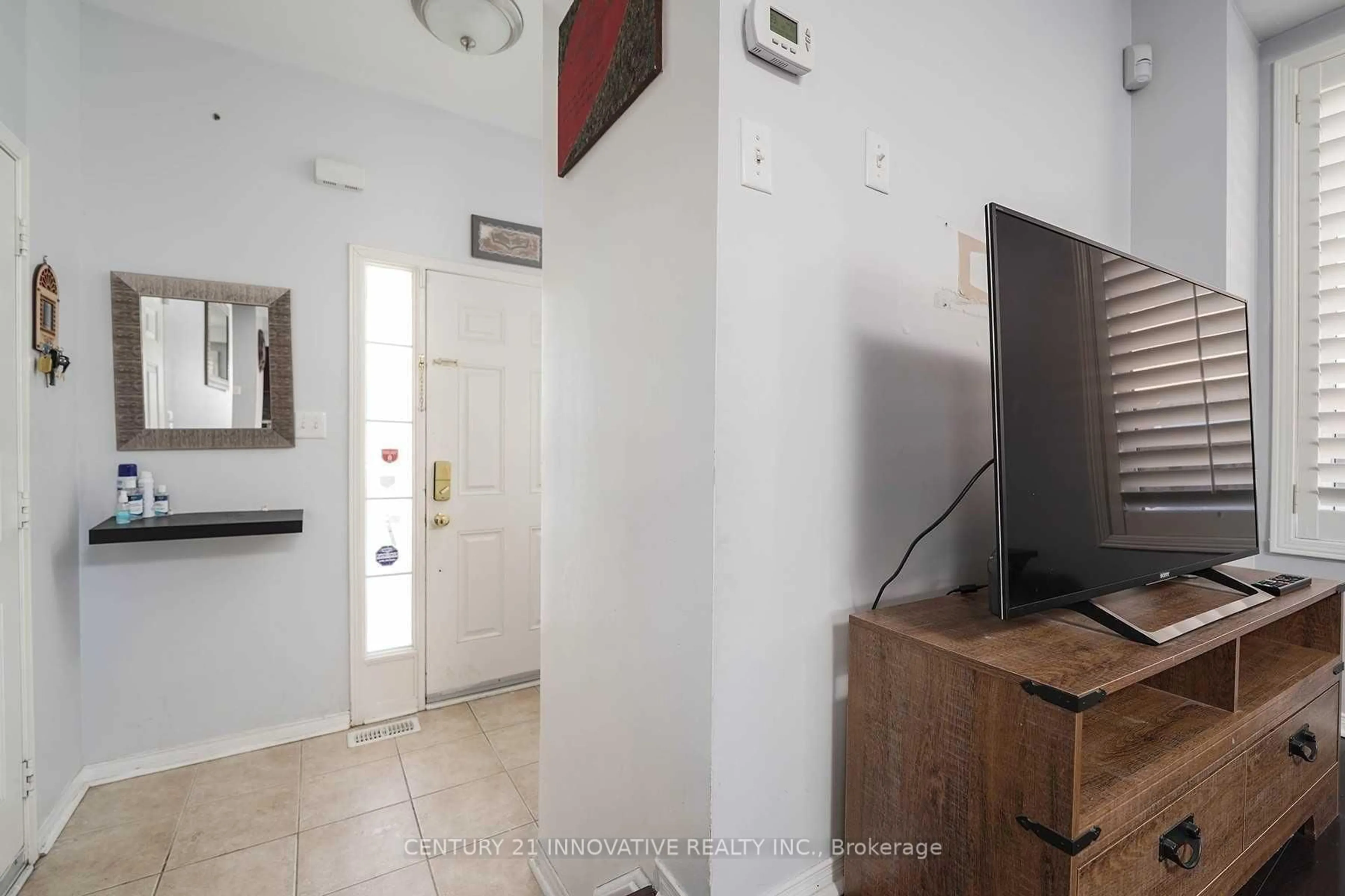 Indoor entryway for 97 Hollingsworth Circ, Brampton Ontario L7A 0J5