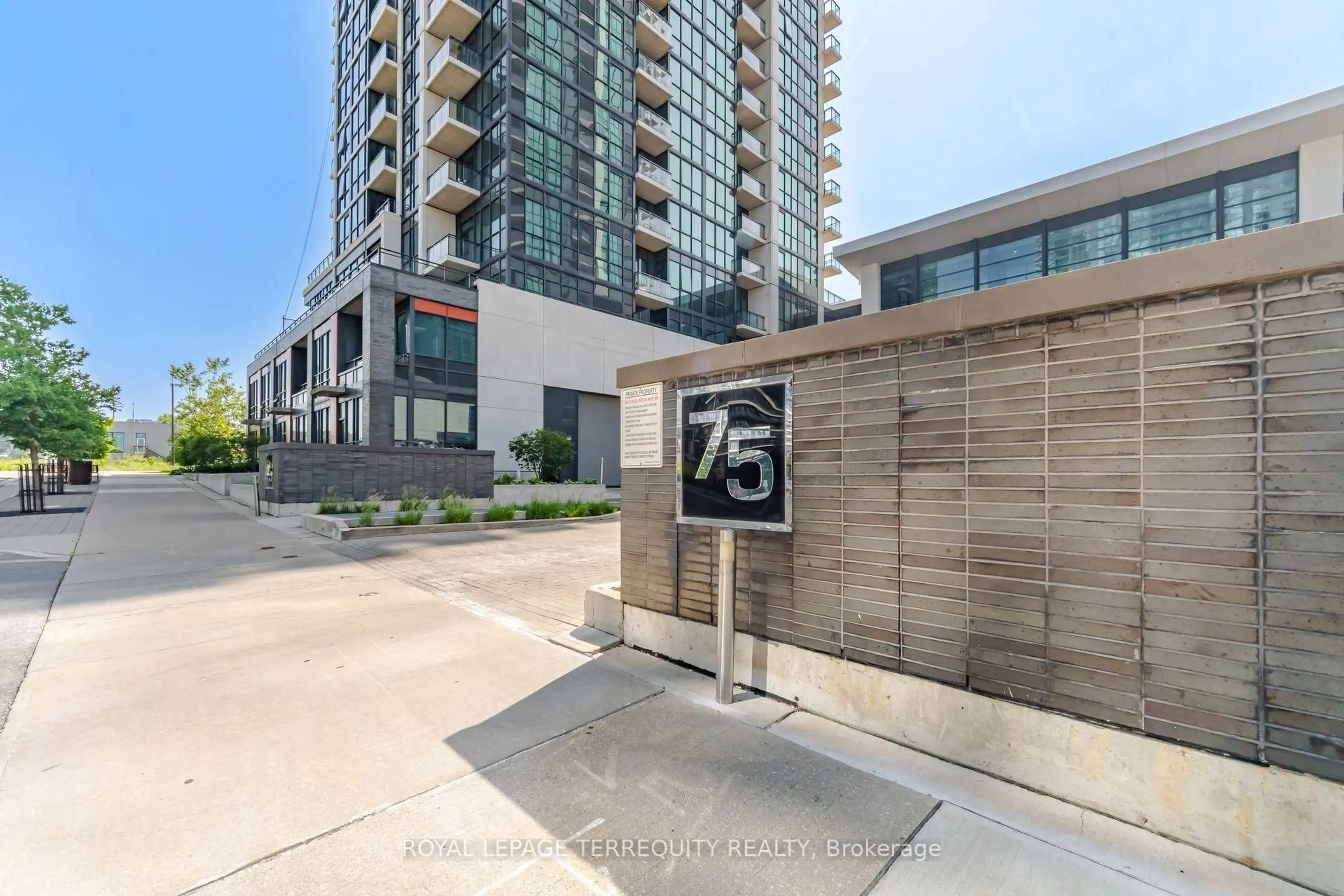 Indoor foyer for 75 Eglinton Ave #703, Mississauga Ontario L5R 0E5