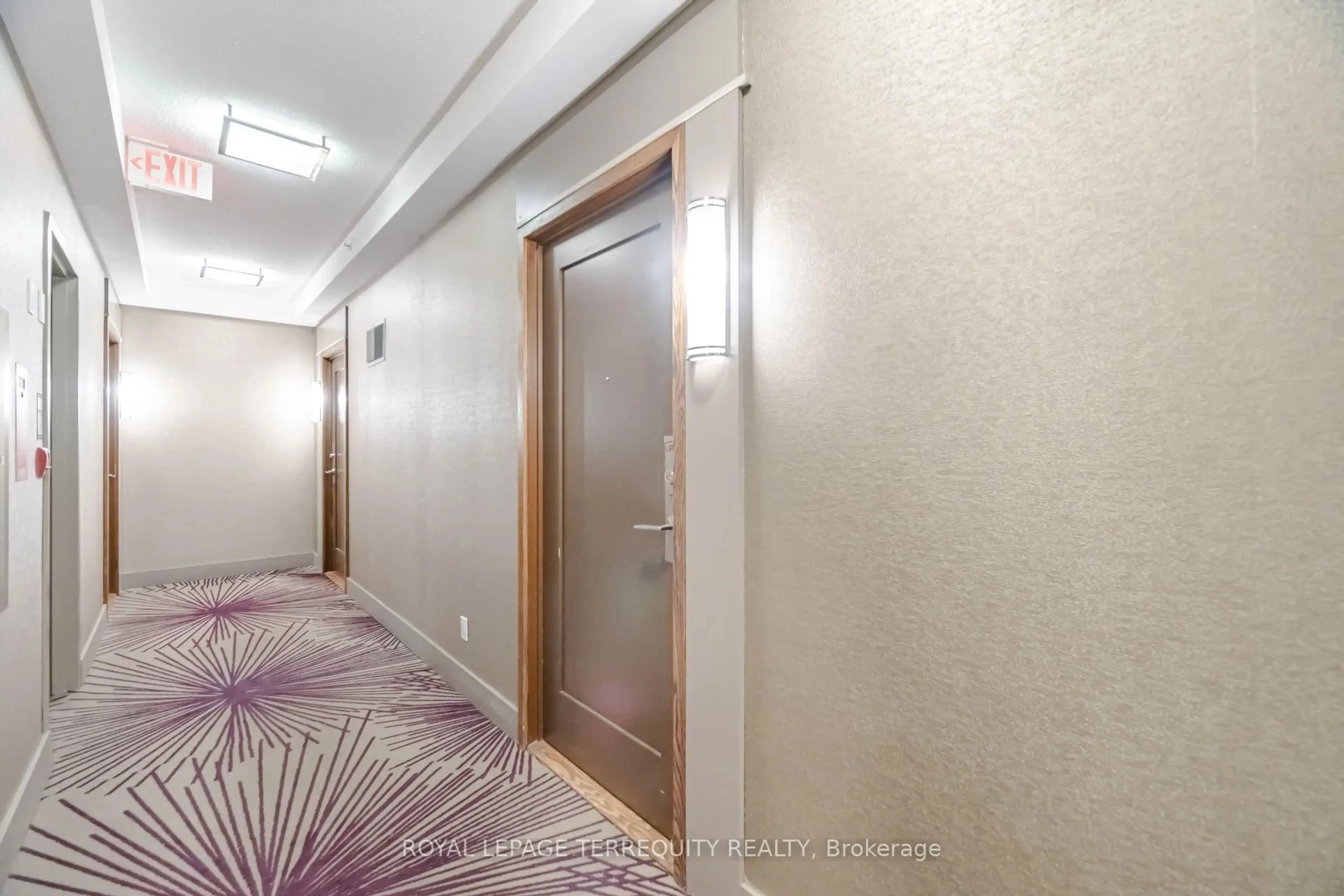 Indoor foyer for 75 Eglinton Ave #703, Mississauga Ontario L5R 0E5