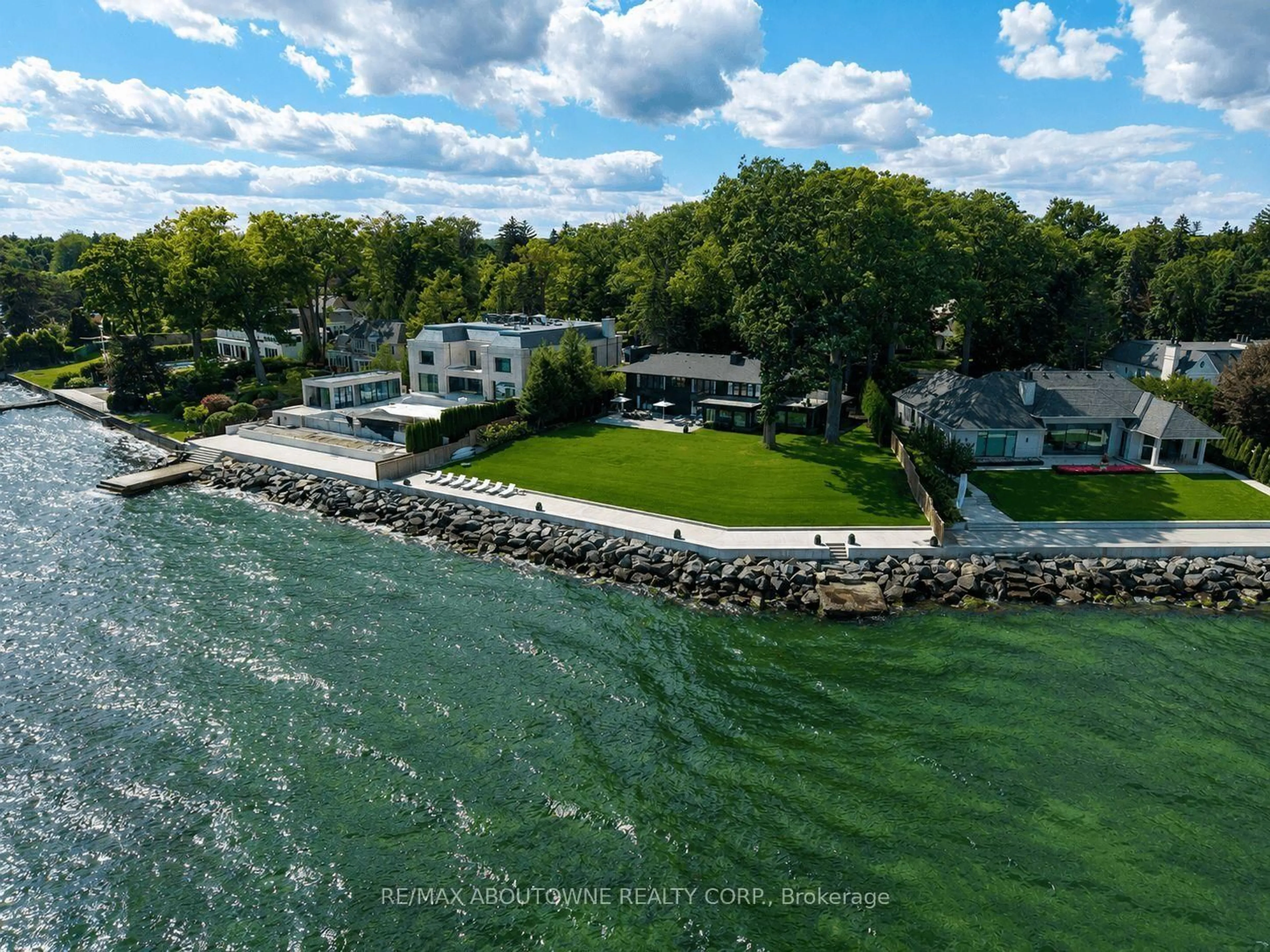 A pic from outside/outdoor area/front of a property/back of a property/a pic from drone, water/lake/river/ocean view for 3 Ennisclare Dr, Oakville Ontario L6J 4N3