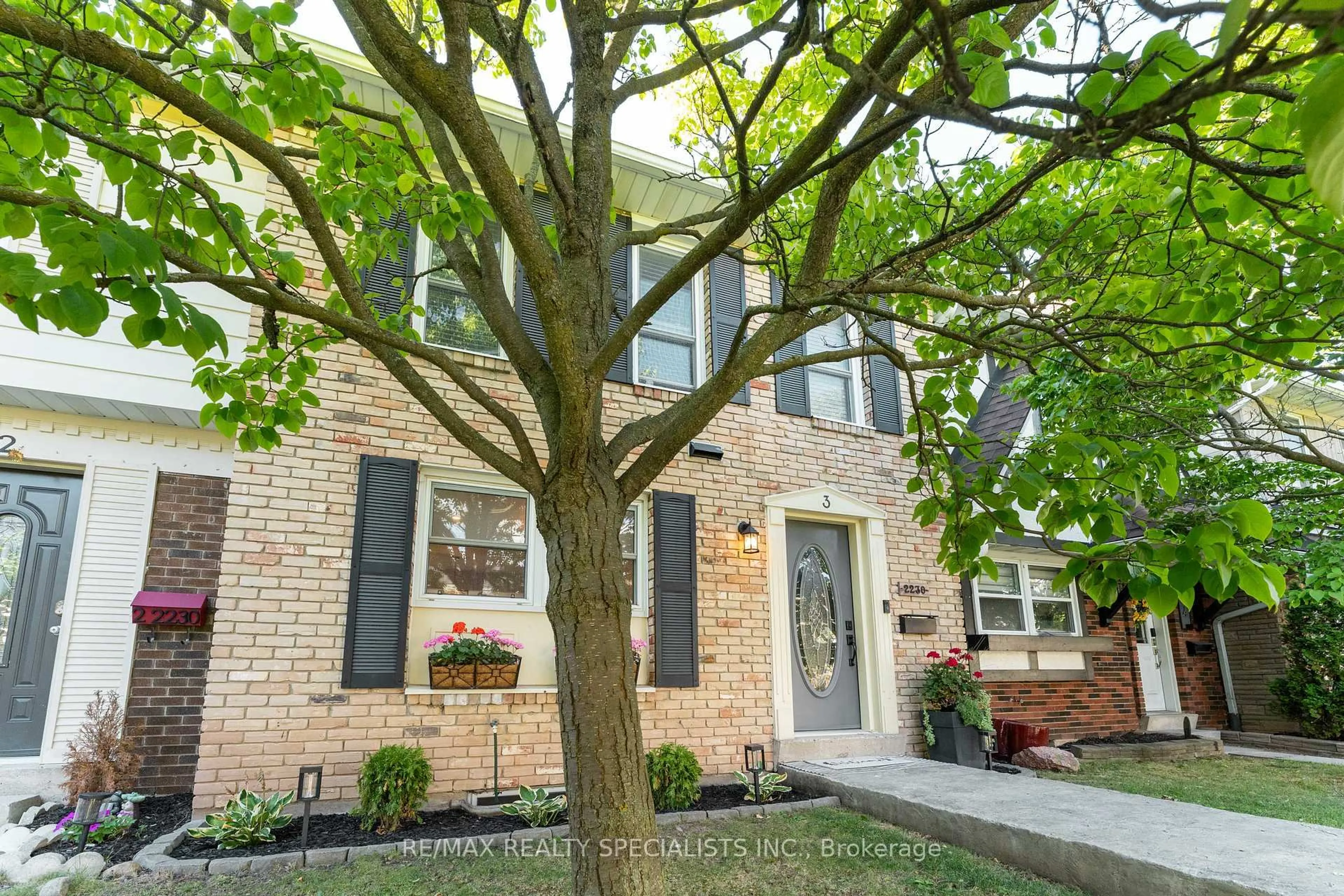 Home with brick exterior material, street for 2230 Upper Middle Rd #3, Burlington Ontario L7P 2Z9