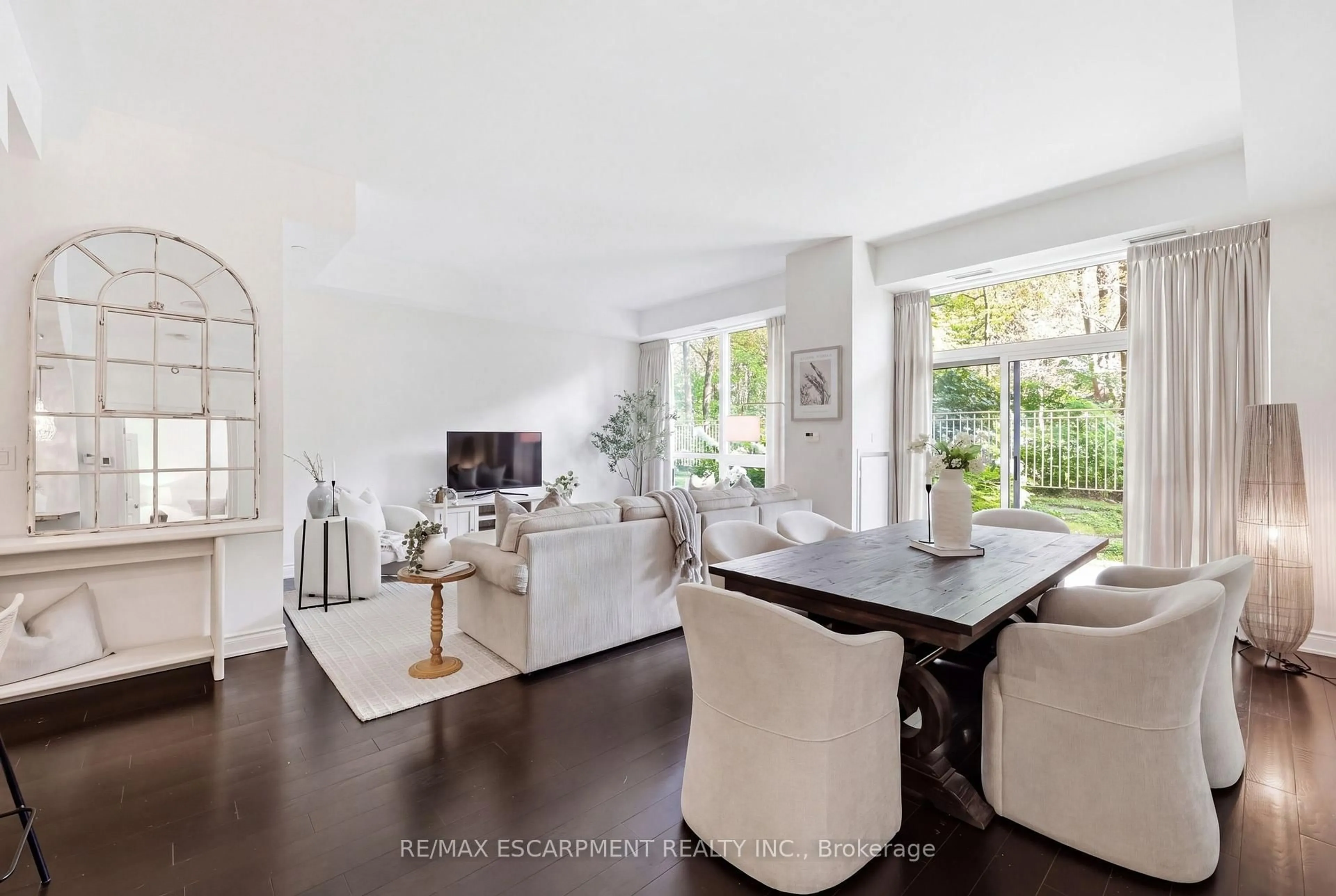 Unknown for 3500 LAKESHORE Rd #110, Oakville Ontario L6L 0B4