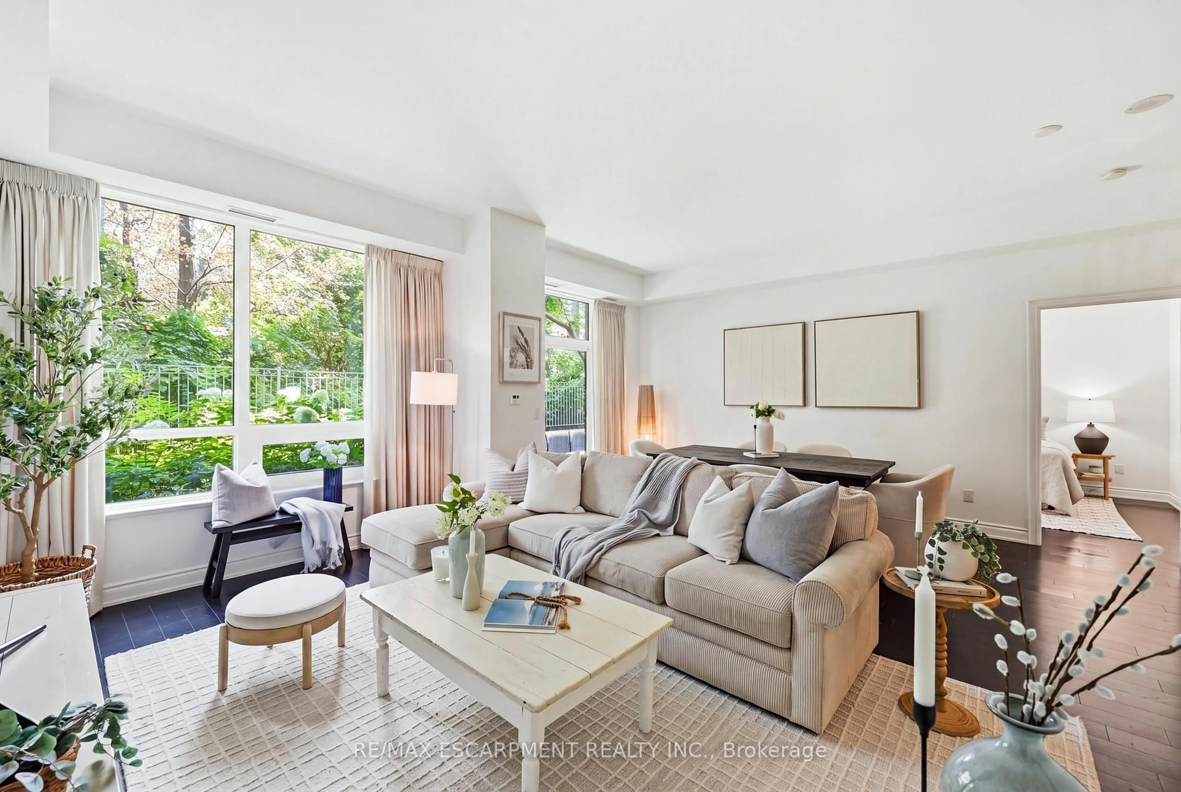 Living room with furniture, unknown for 3500 LAKESHORE Rd #110, Oakville Ontario L6L 0B4