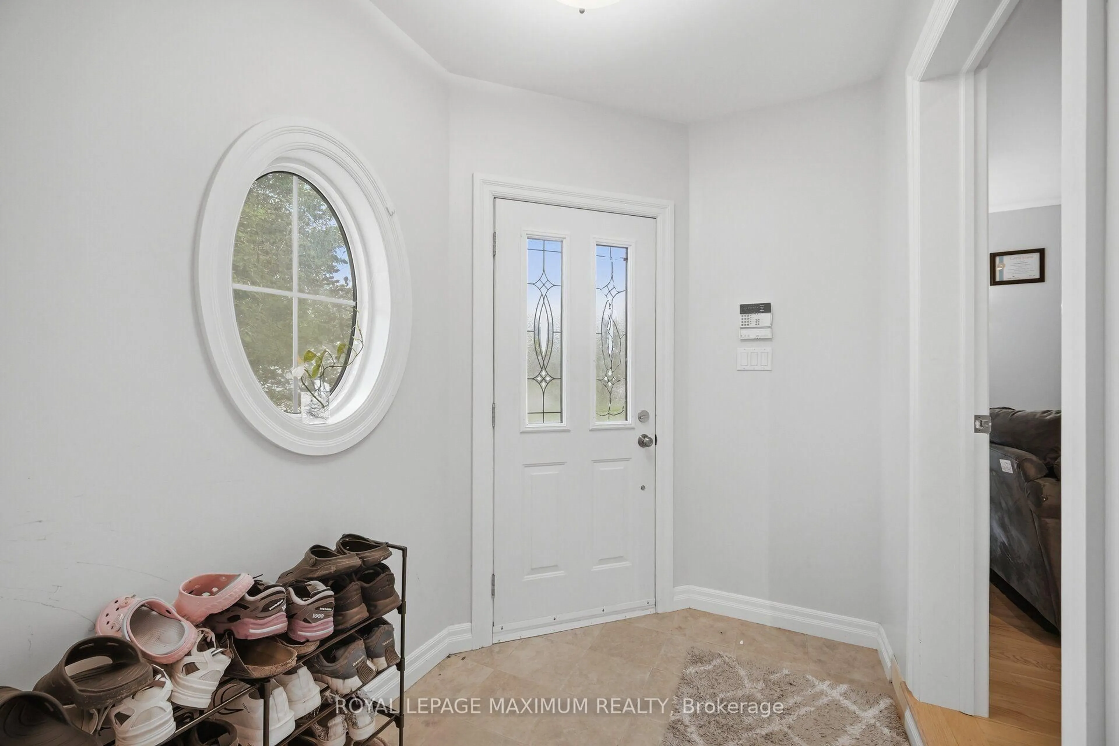 Indoor entryway for 96 Wallasey Ave, Toronto Ontario M9M 1E4