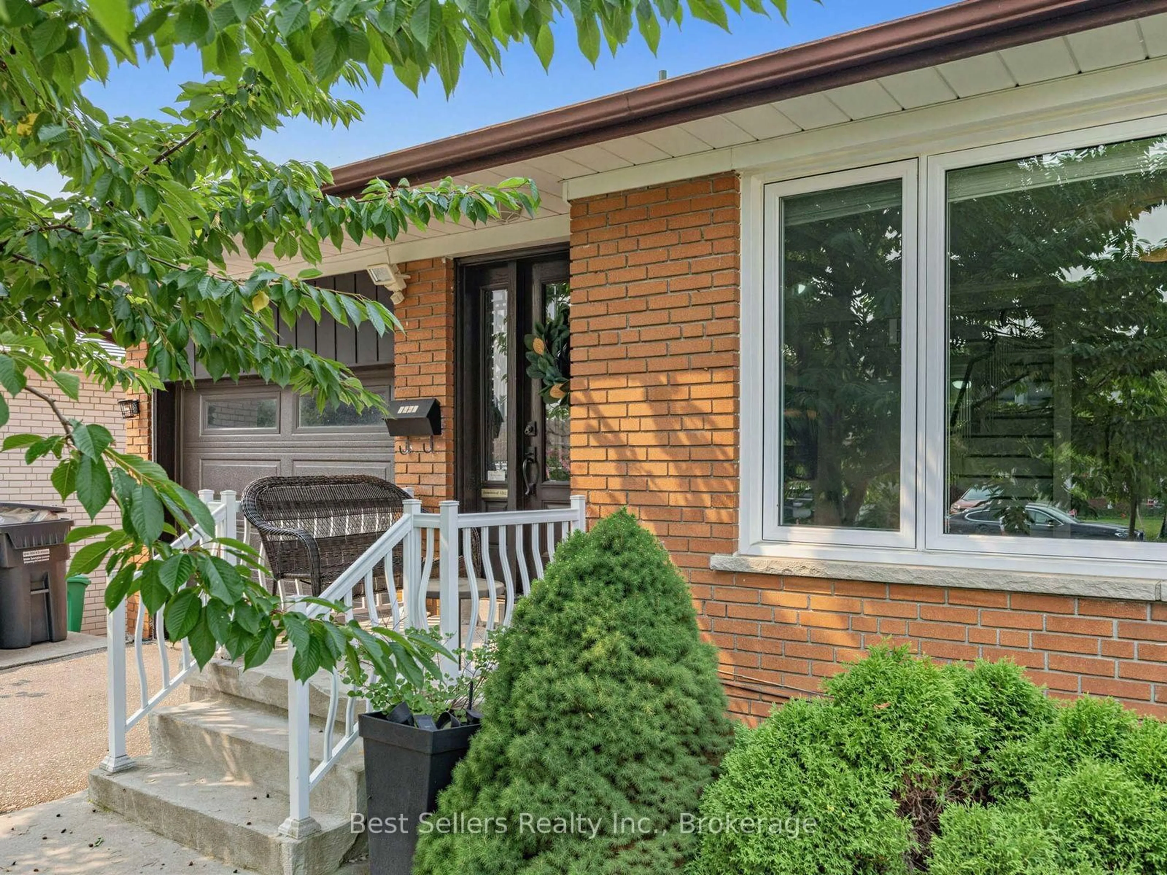 Home with brick exterior material, street for 3272 Marlene Crt, Mississauga Ontario L4X 2N5