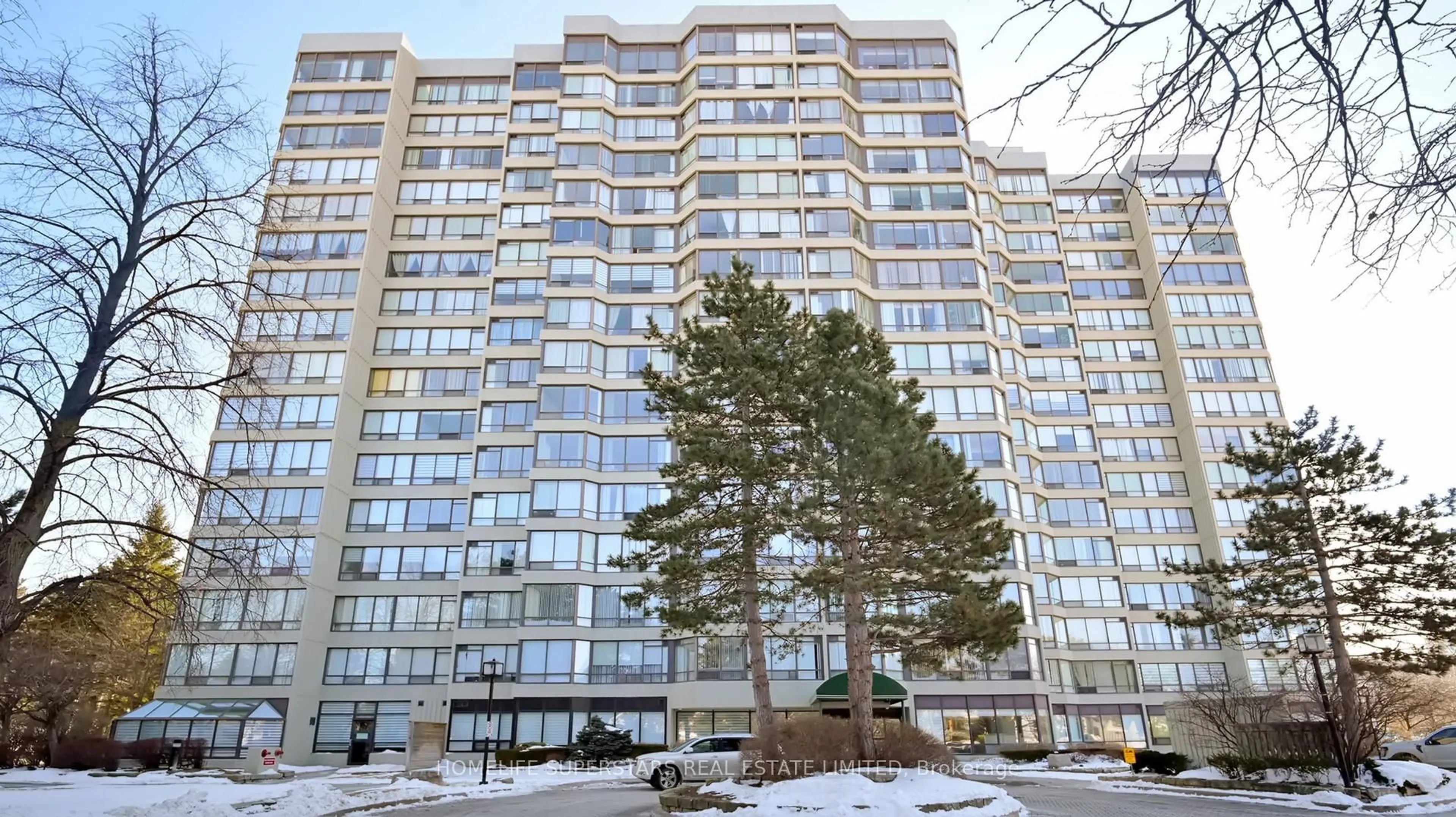 Indoor foyer for 26 Hanover Rd #301, Brampton Ontario L6S 4T2