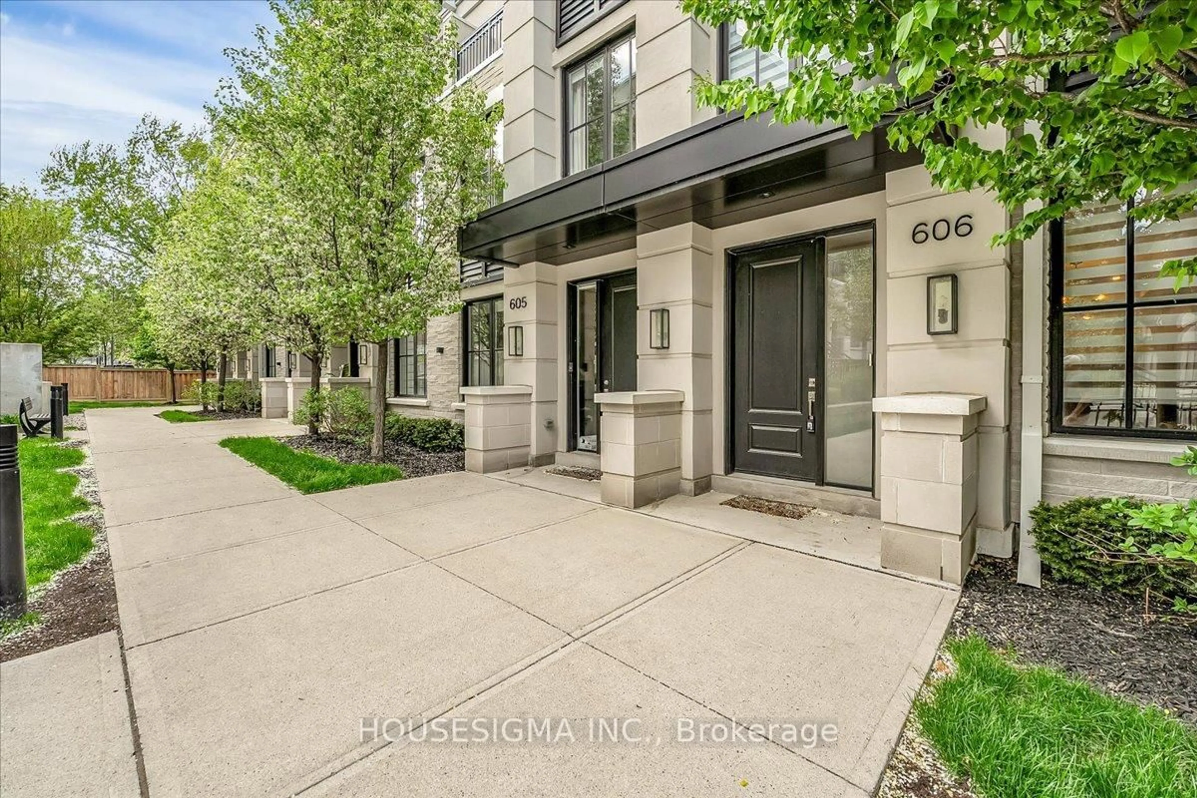 Indoor entryway for 1190 Cawthra Rd #606, Mississauga Ontario L5G 0A5