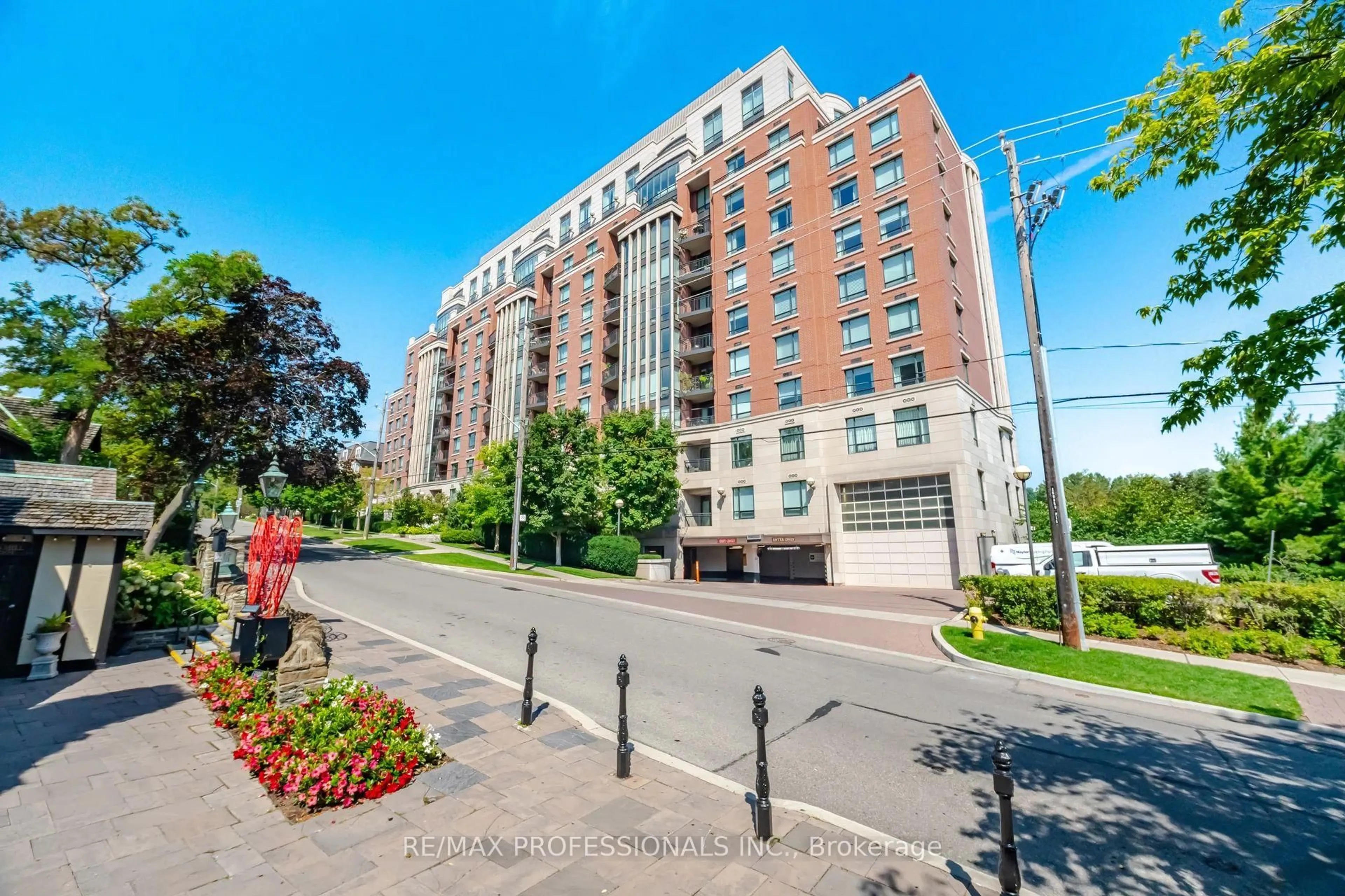 A pic from outside/outdoor area/front of a property/back of a property/a pic from drone, street for 30 Old Mill Rd #512, Toronto Ontario M8X 0A5
