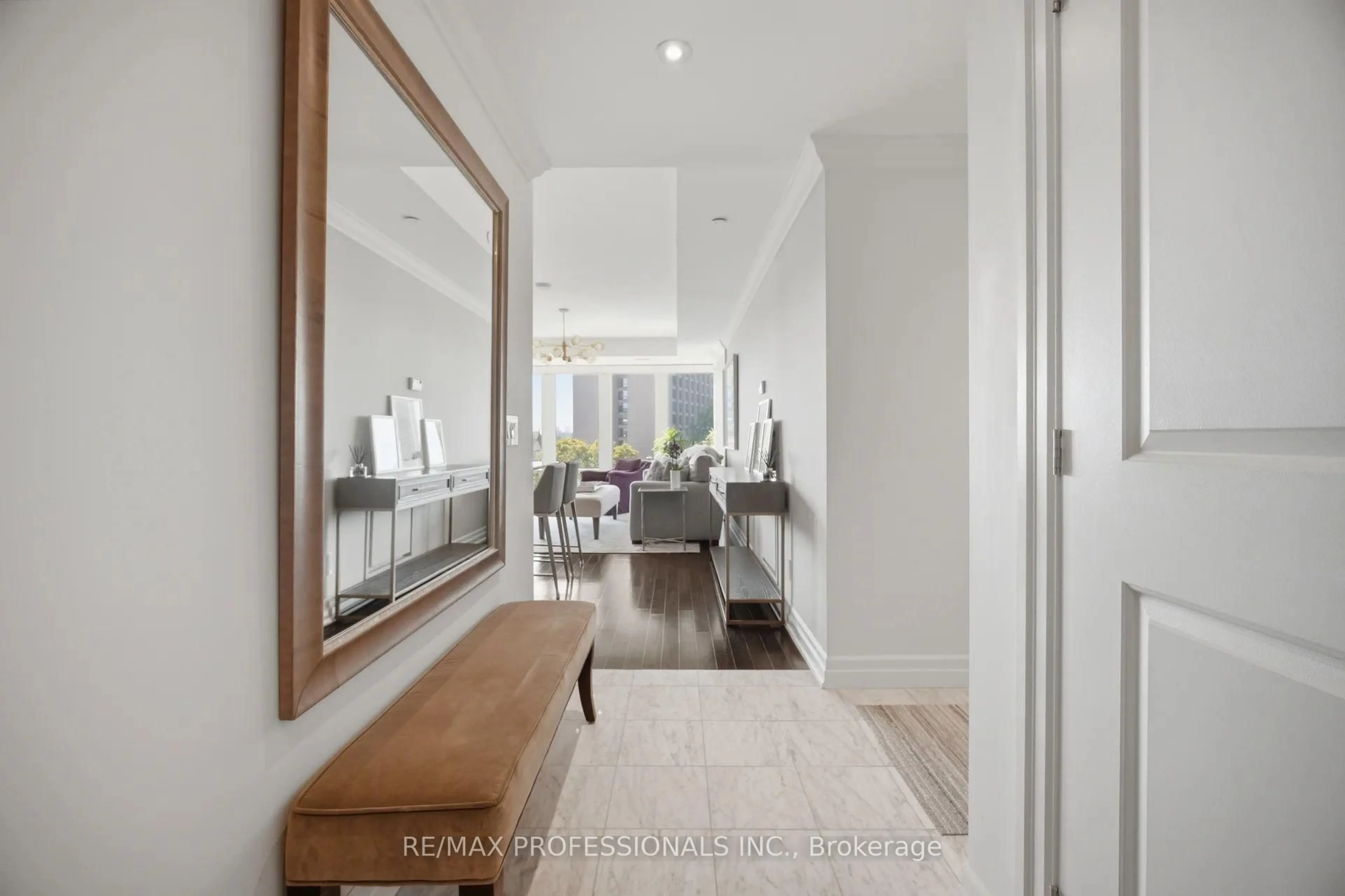 Indoor entryway for 30 Old Mill Rd #512, Toronto Ontario M8X 0A5