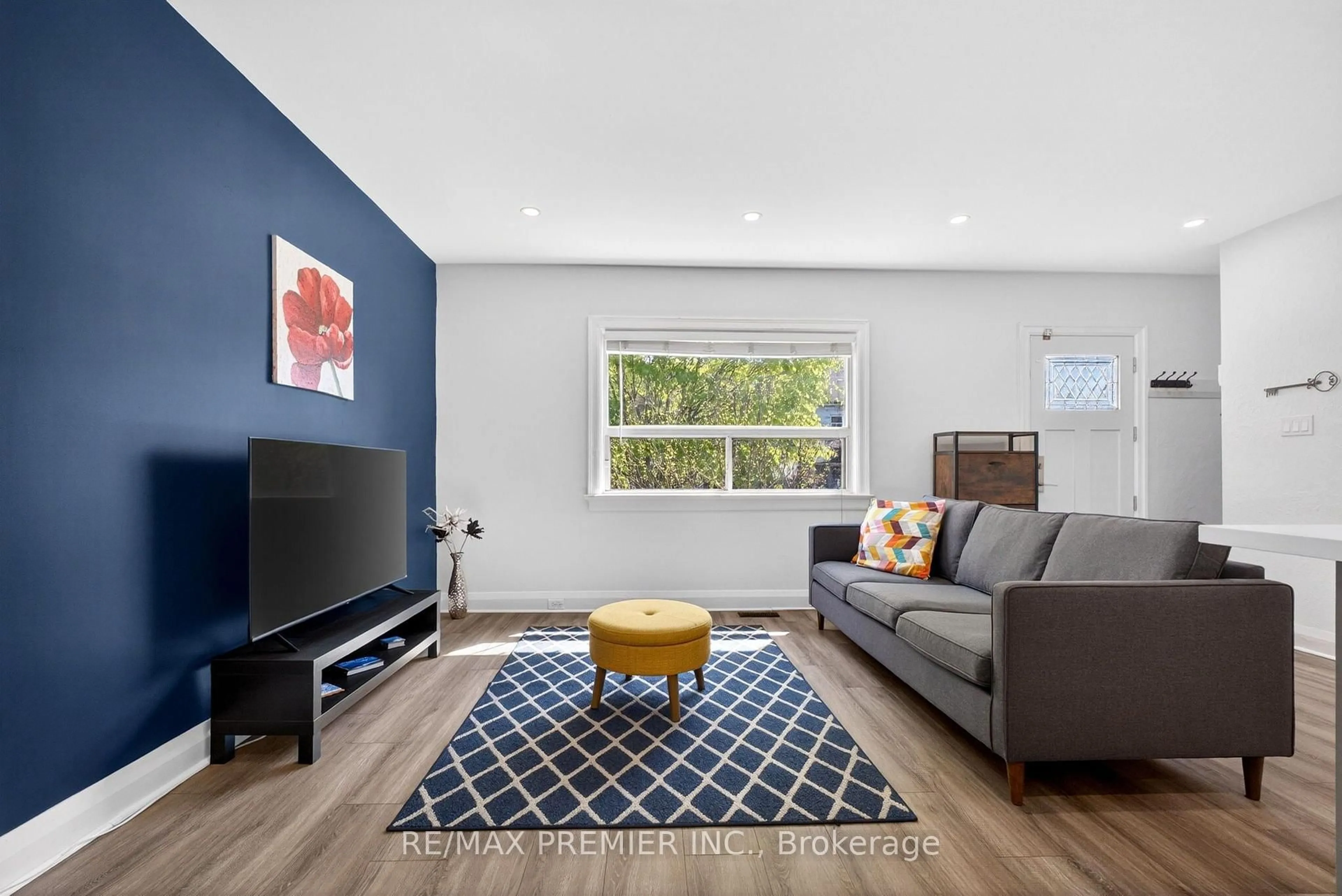 Living room with furniture, unknown for 154 Fifth St, Toronto Ontario M8V 2C7