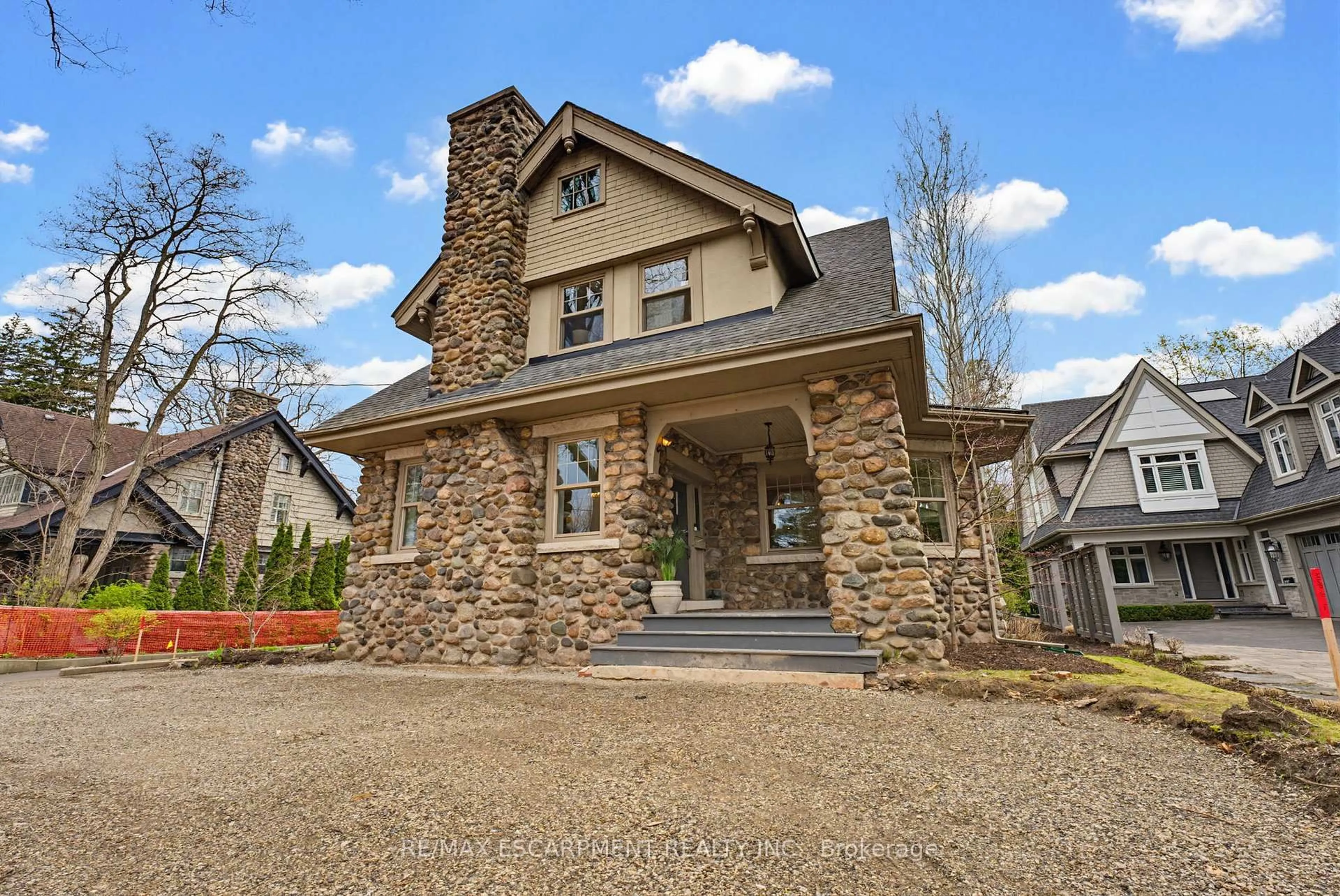 Home with brick exterior material, unknown for 3083 LAKESHORE Rd, Burlington Ontario L7N 1A3