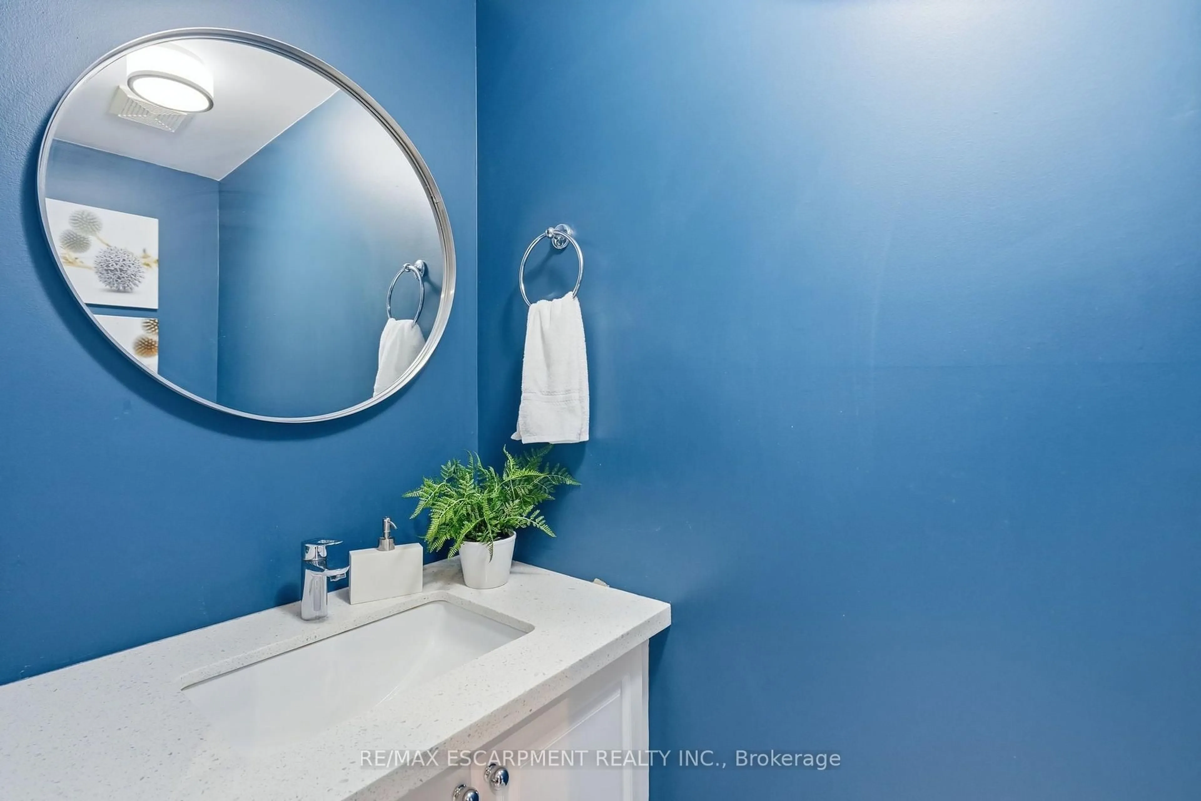 Contemporary bathroom, ceramic/tile floor for 5213 Thornburn Dr, Burlington Ontario L7L 6R4