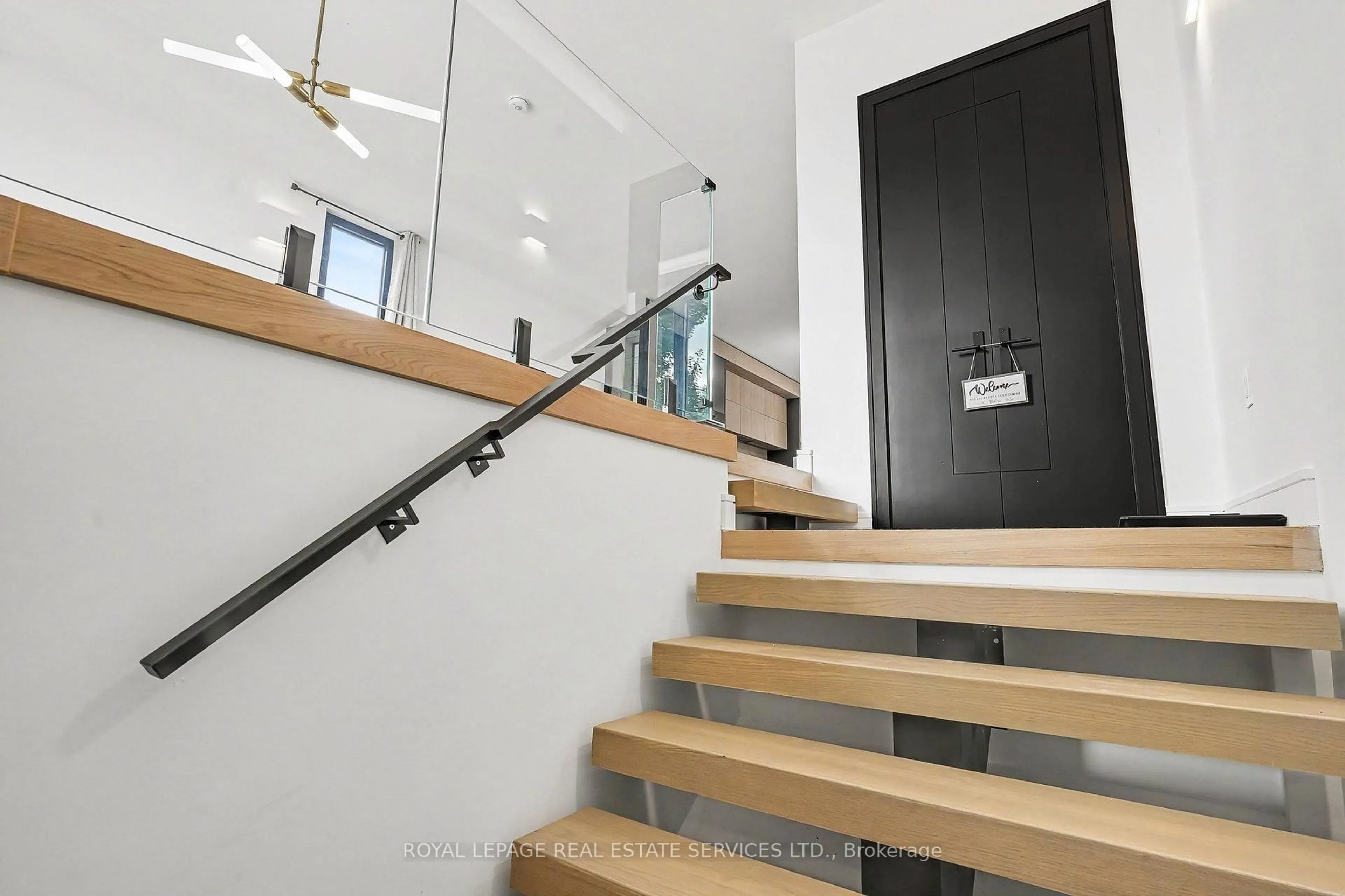 Stairs for 34 Milton St, Toronto Ontario M8Y 2X6