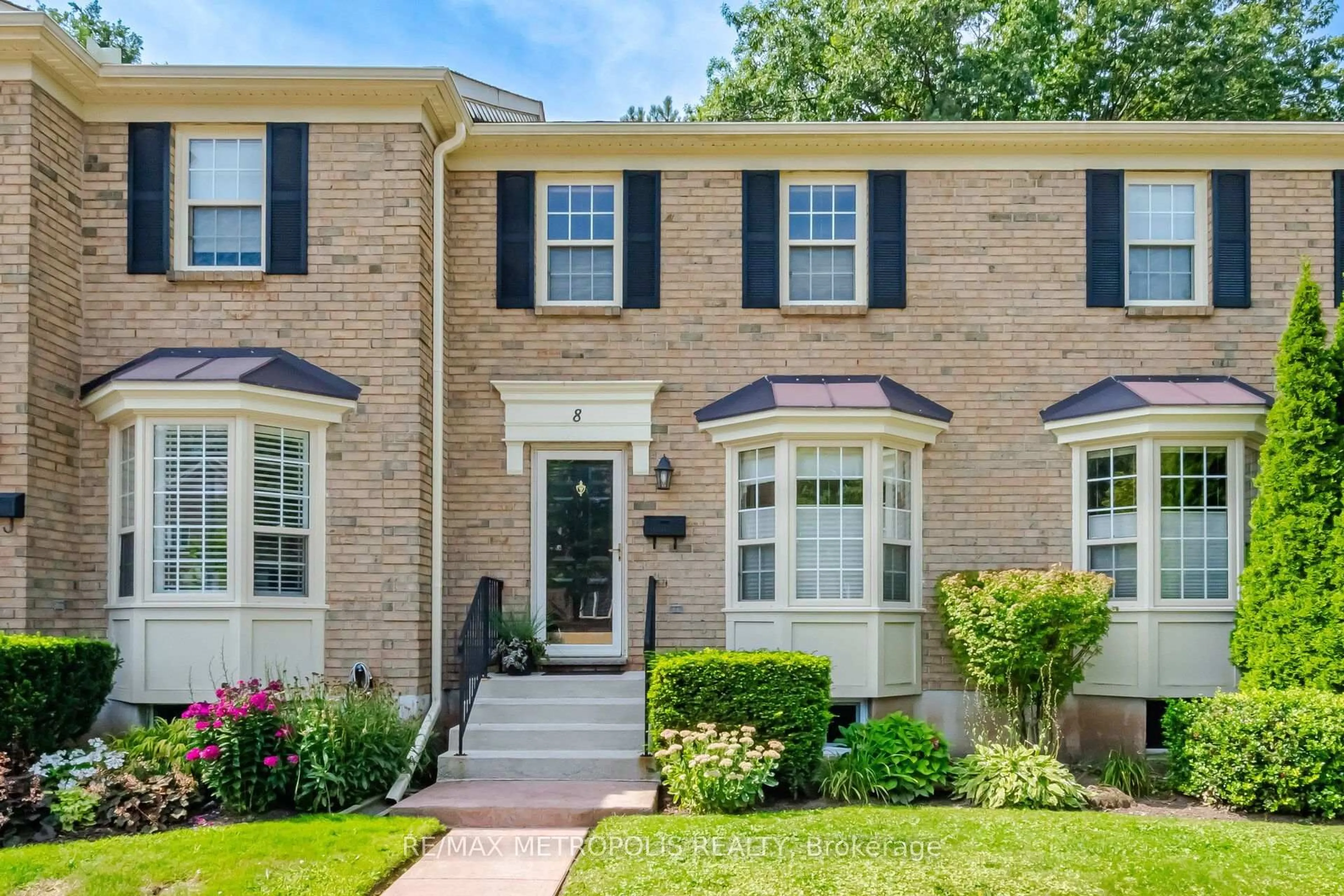 Home with brick exterior material, street for 2390 Woodward Ave #8, Burlington Ontario L7R 1T9