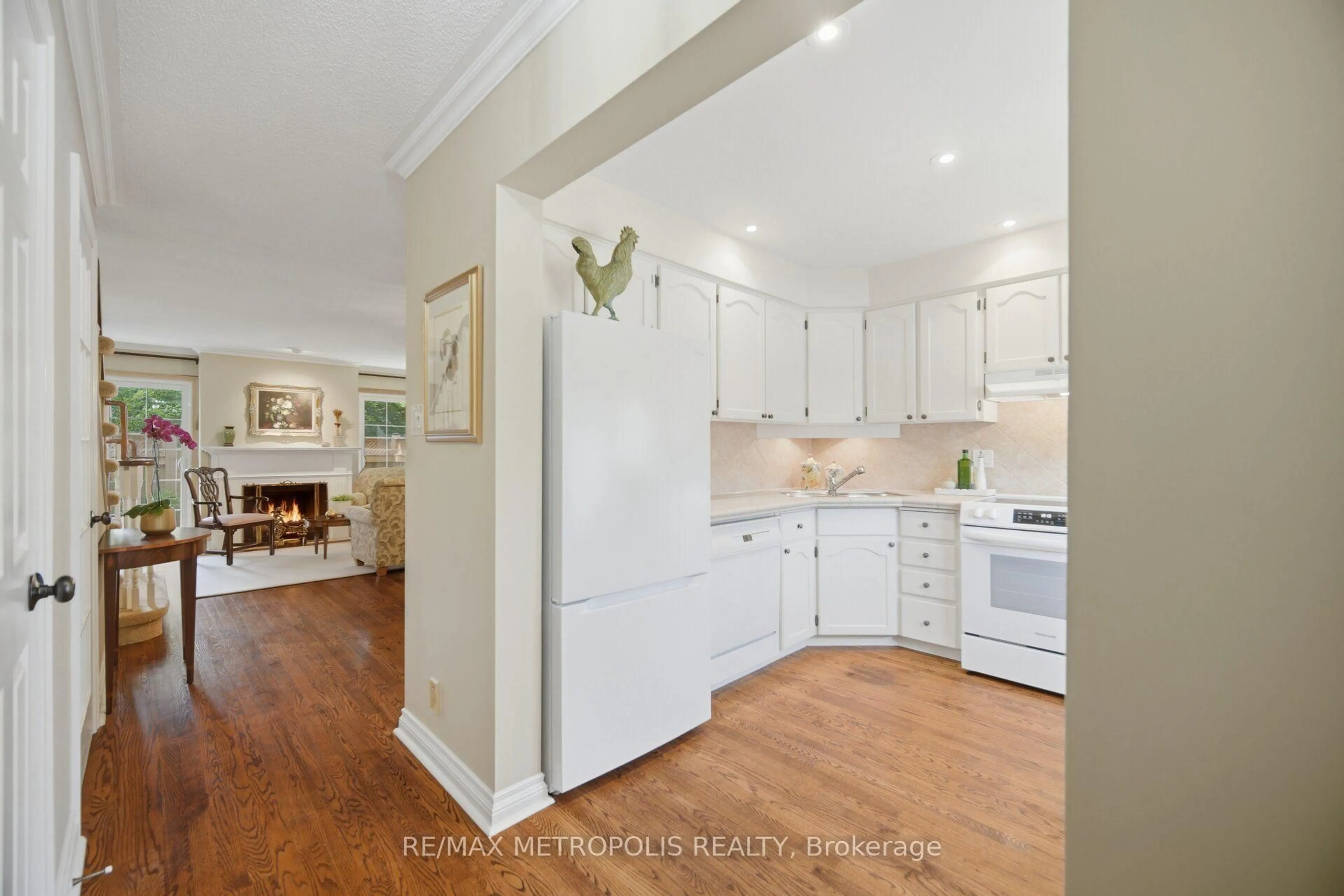Open concept kitchen, unknown for 2390 Woodward Ave #8, Burlington Ontario L7R 1T9