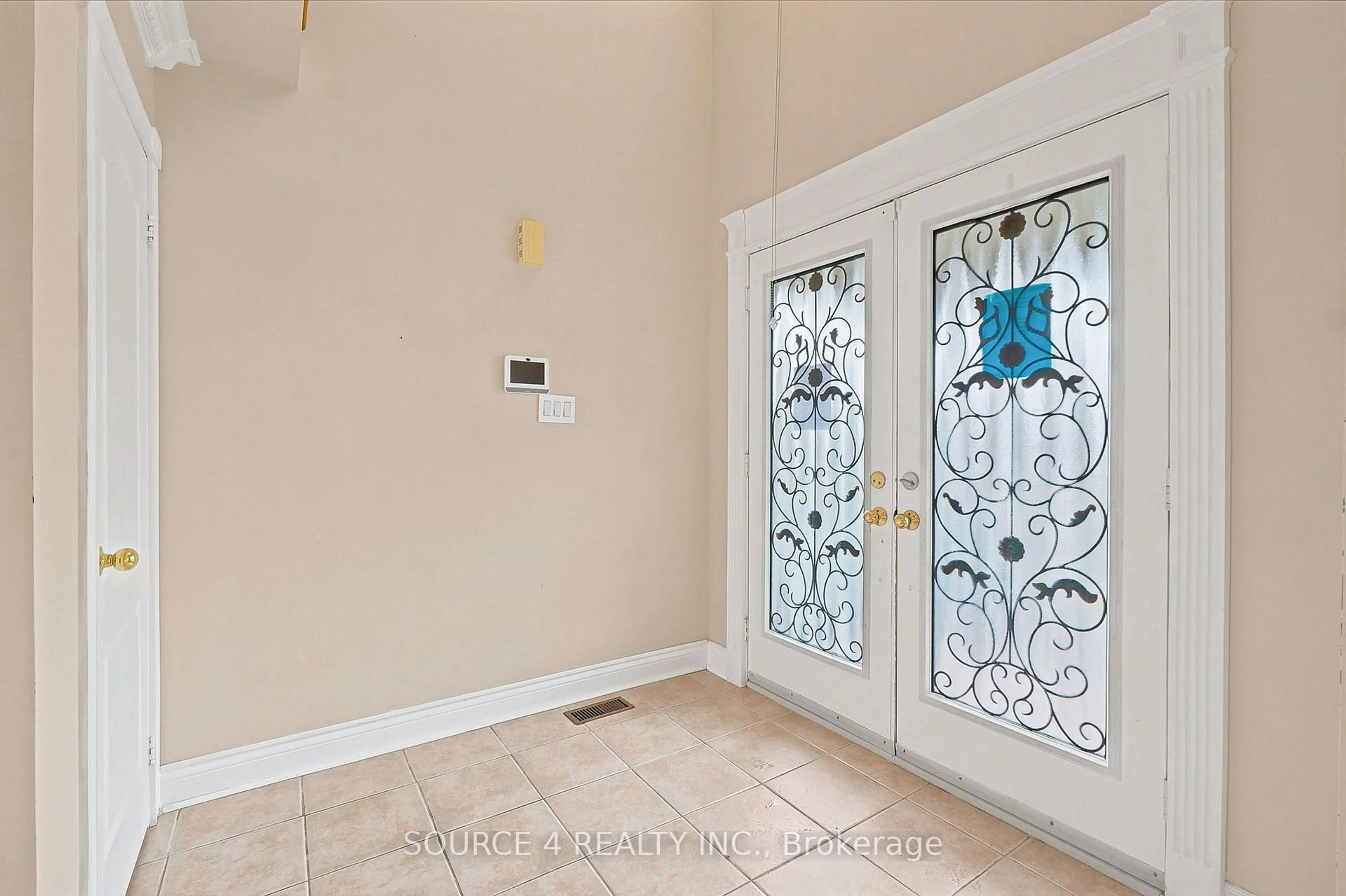 Indoor entryway for 6 Foxmere Rd, Brampton Ontario L7A 1S6