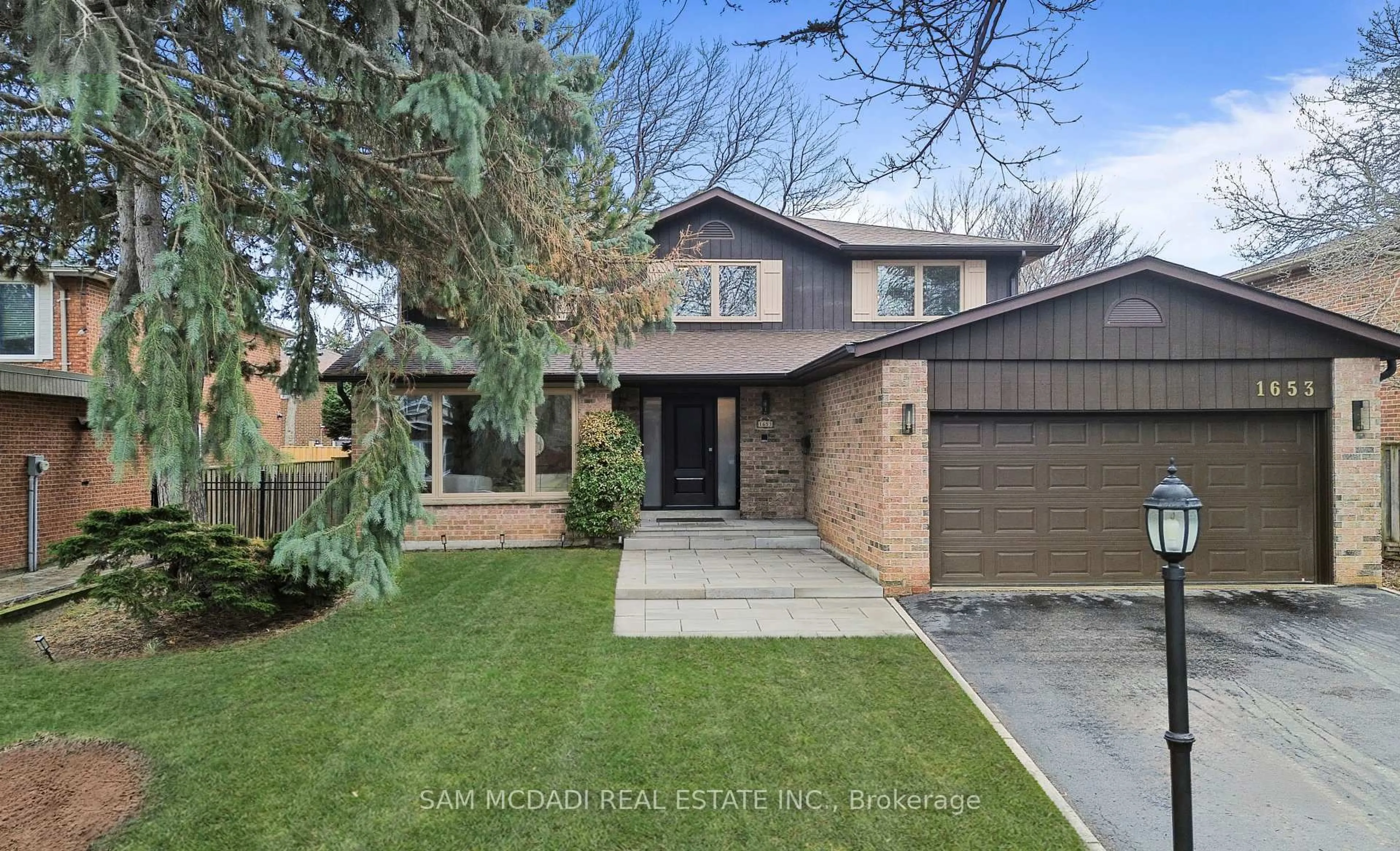 Home with brick exterior material, street for 1653 Sherwood Forrest Circ, Mississauga Ontario L5K 2G8