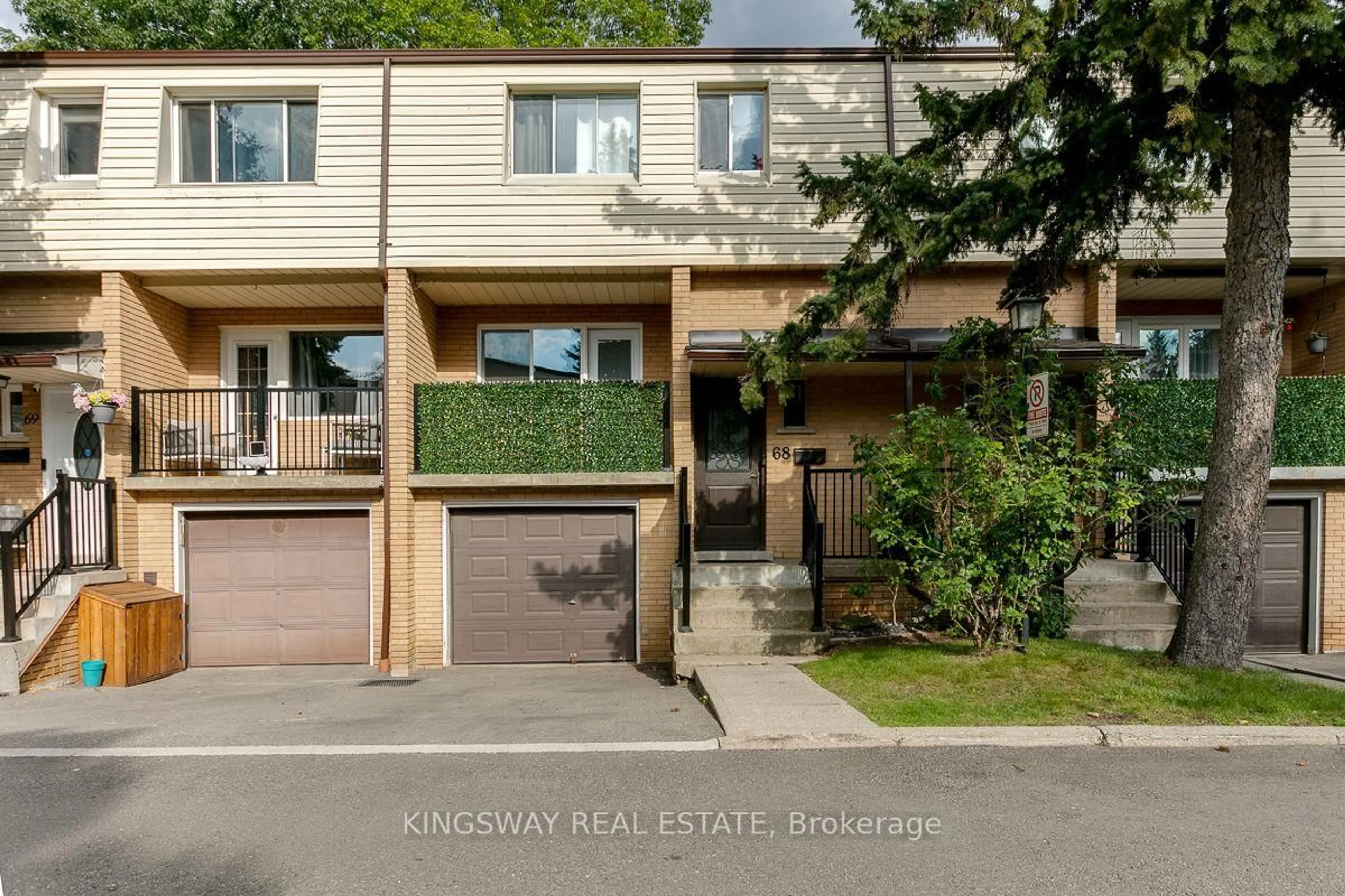 Unknown for 3175 Kirwin Ave #68, Mississauga Ontario L5A 3M4
