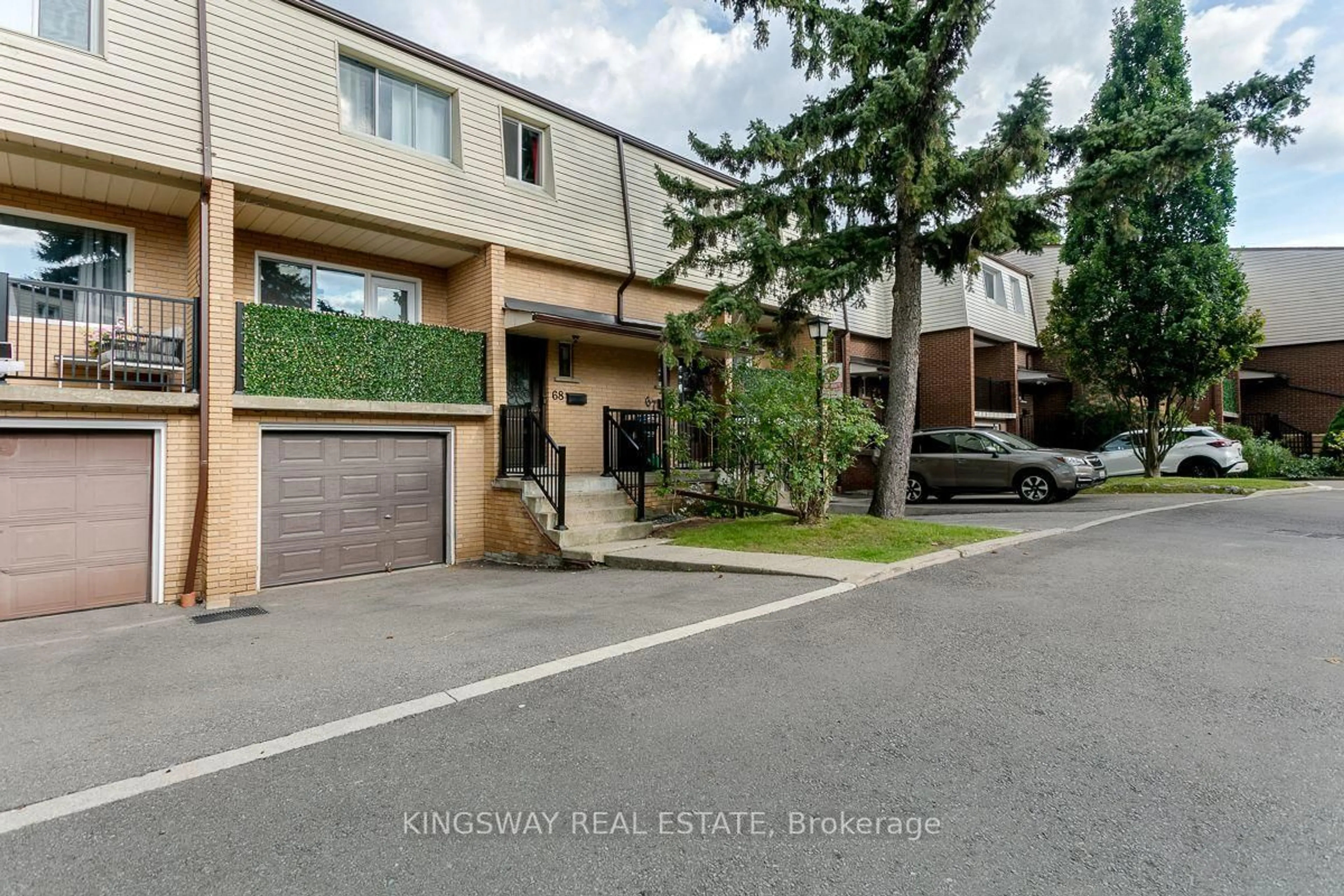 Unknown for 3175 Kirwin Ave #68, Mississauga Ontario L5A 3M4
