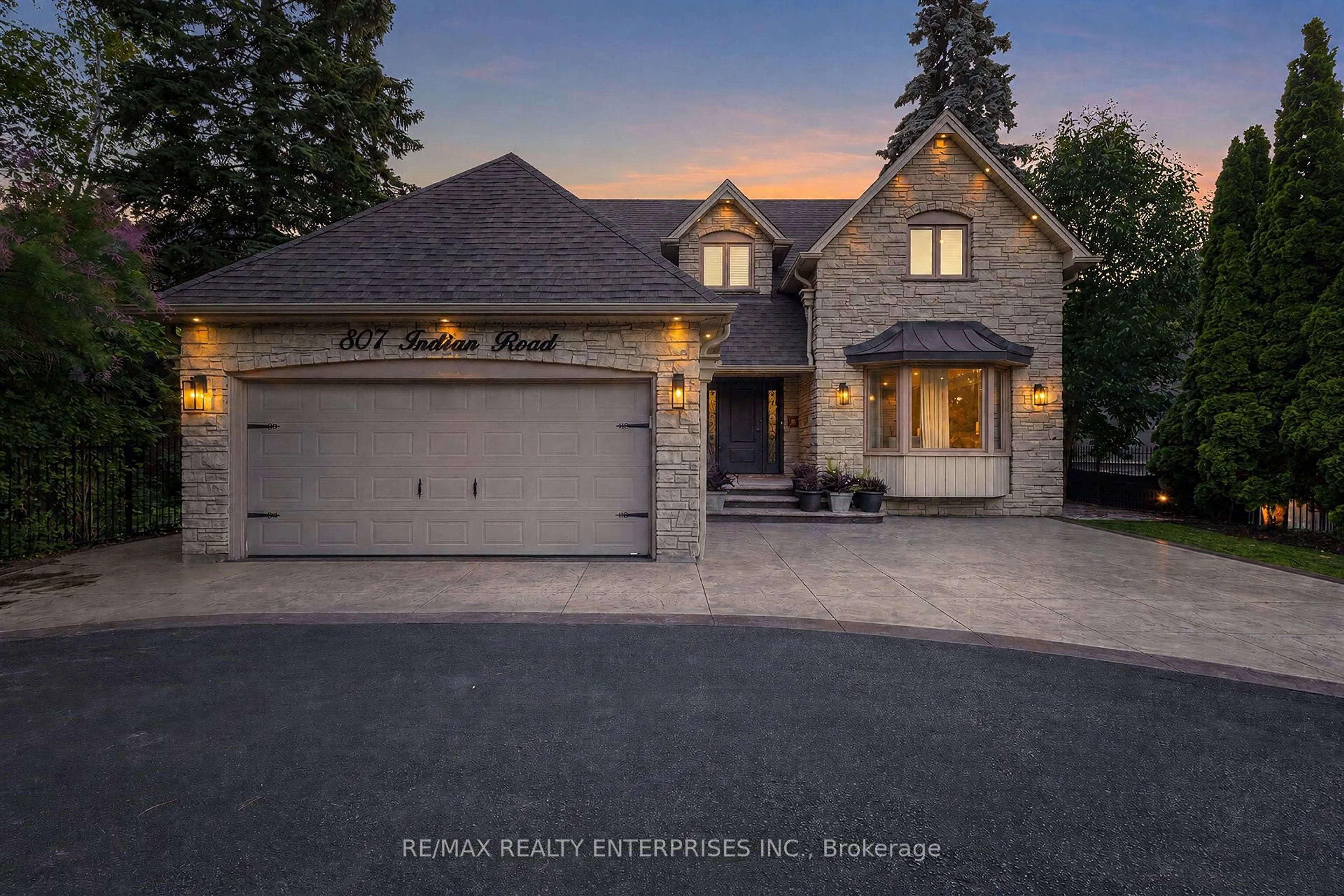 Unknown for 807 Indian Rd, Mississauga Ontario L5H 1R4
