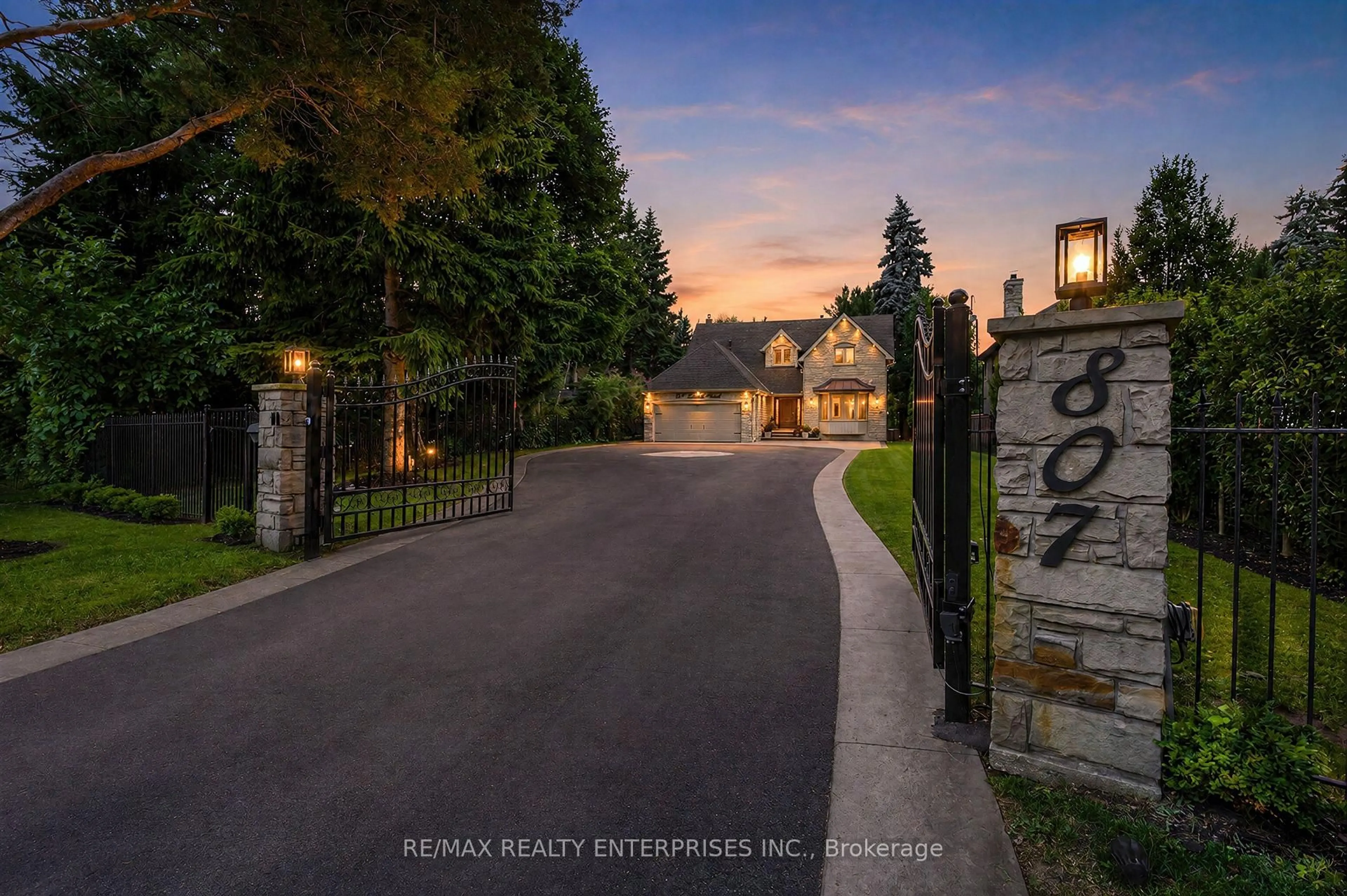 Unknown for 807 Indian Rd, Mississauga Ontario L5H 1R4