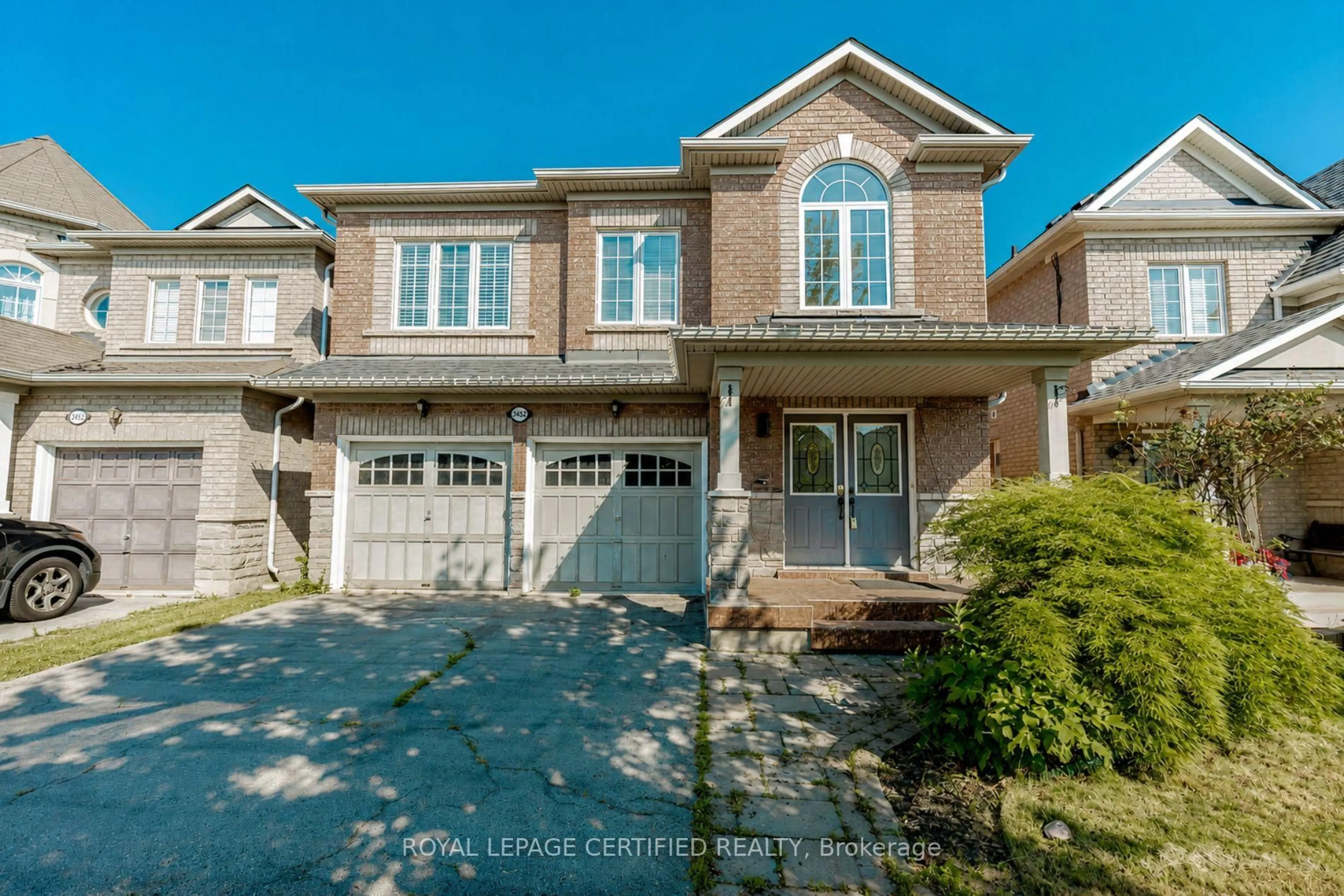 Home with brick exterior material, street for 2452 Pathfinder Dr, Burlington Ontario L7L 6X9