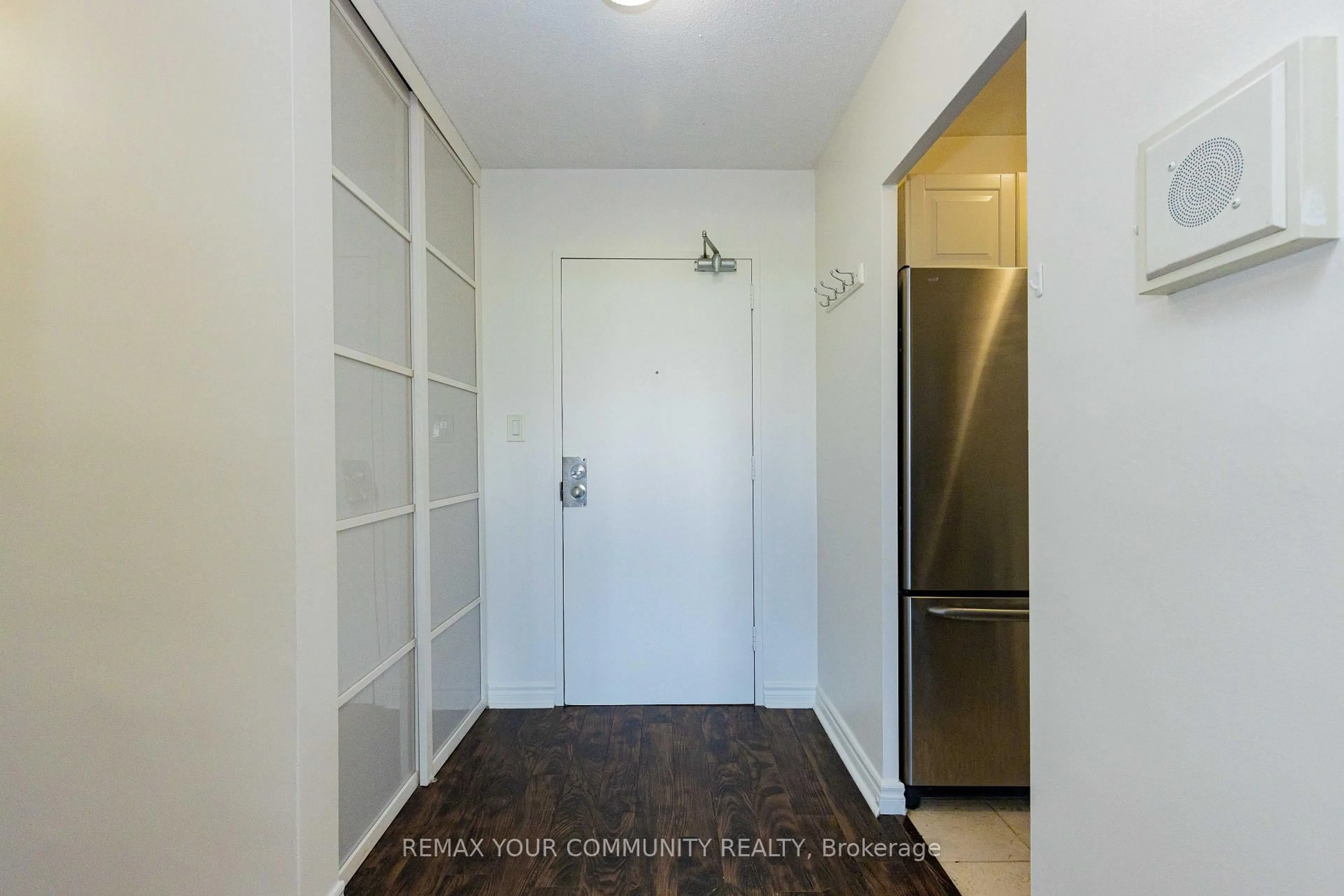 Indoor entryway for 85 Emmett Ave #708, Toronto Ontario M6M 5A2