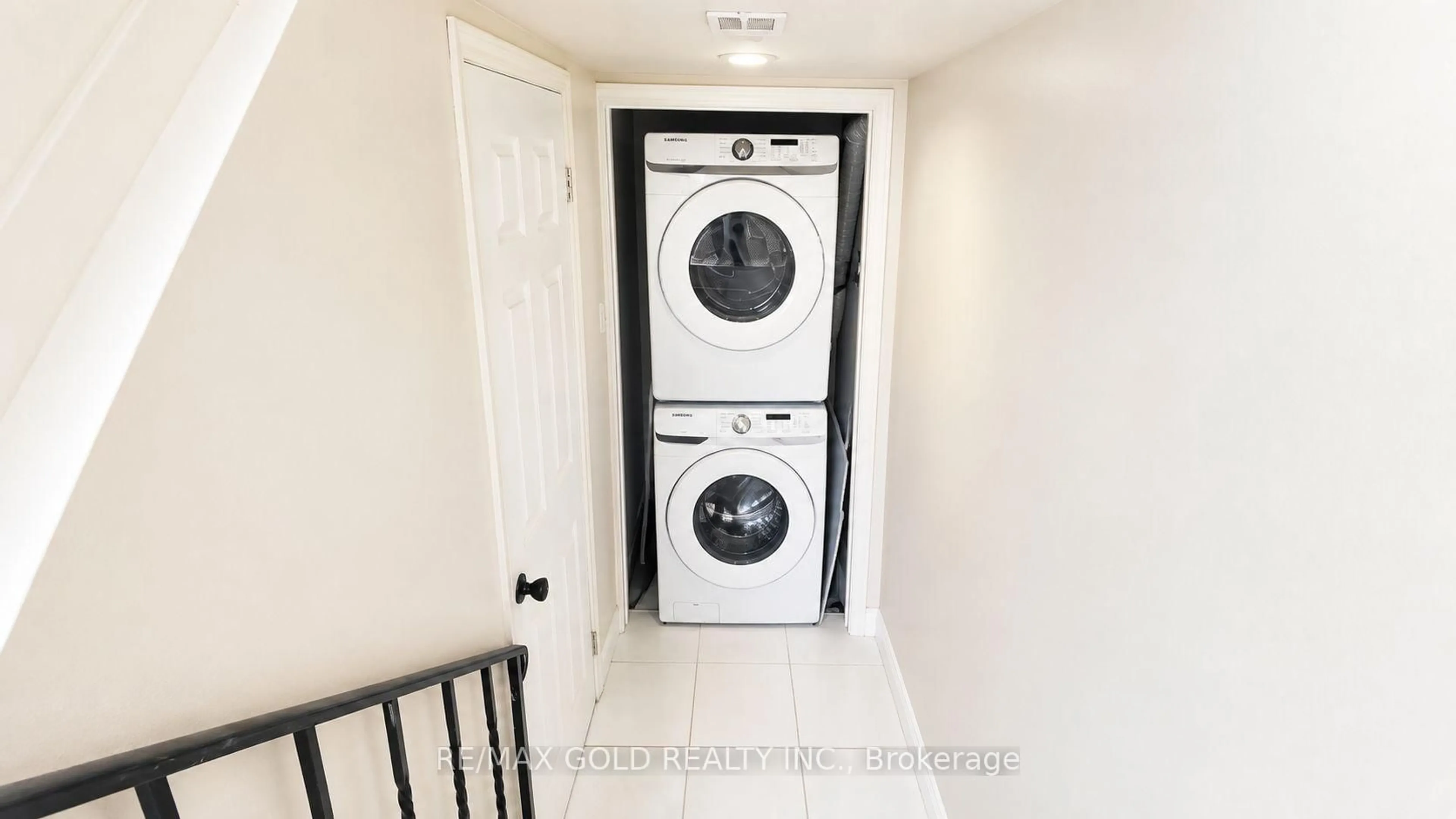 Laundry room for 7383 Manion Rd, Mississauga Ontario L4T 2K8
