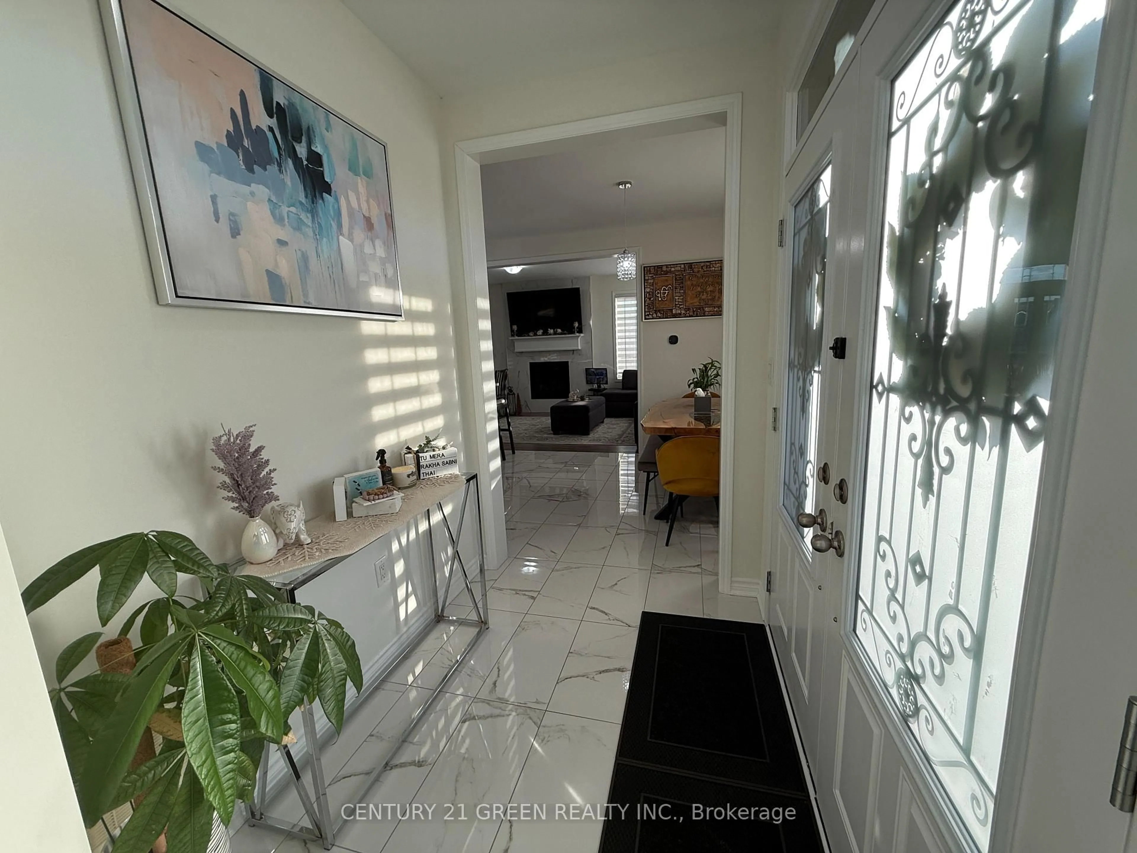 Indoor entryway for 415 Remembrance Rd, Brampton Ontario L7A 5G2