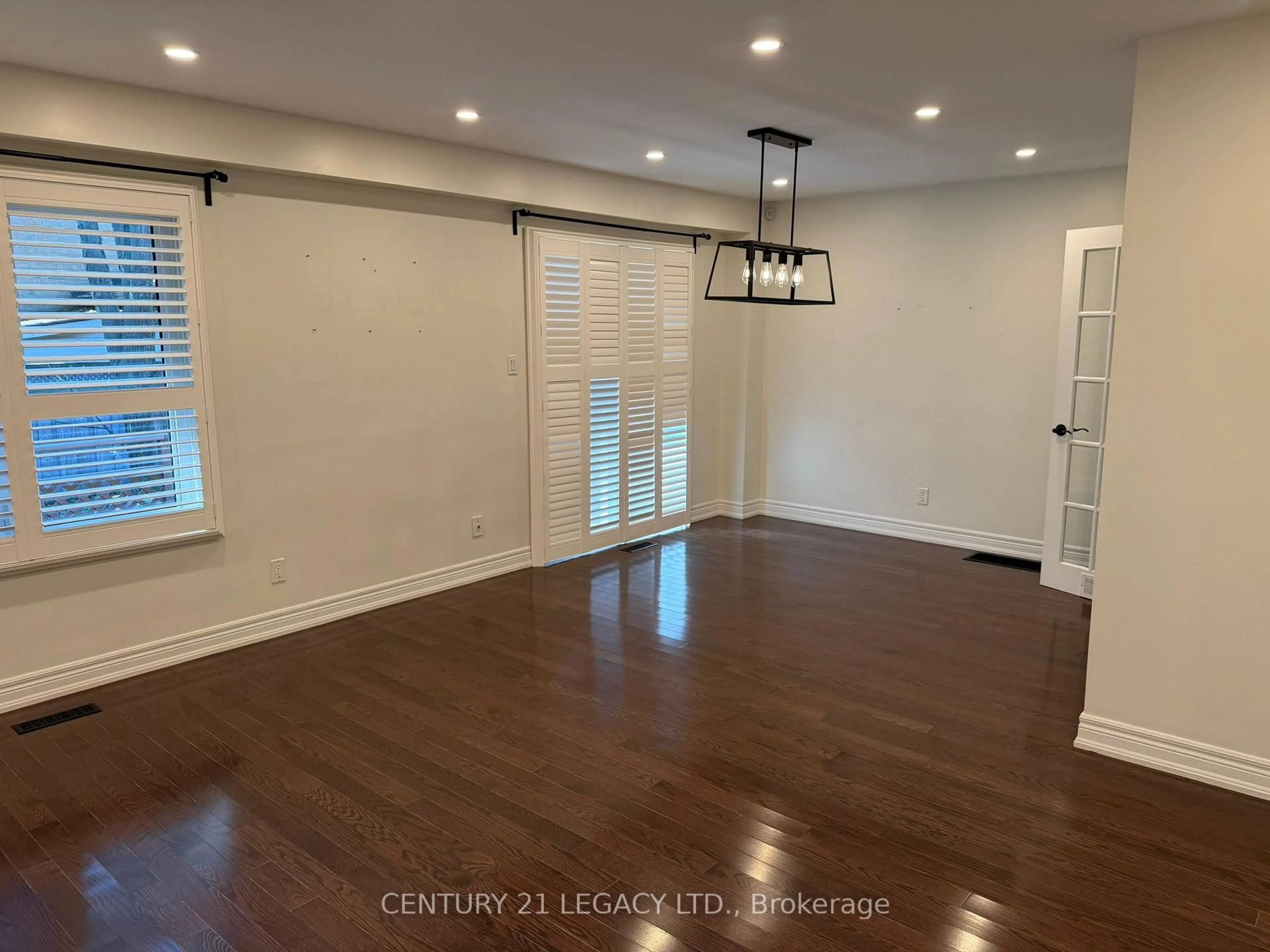 A pic of a room for 6772 Dolmage Crt, Mississauga Ontario L5N 4V9
