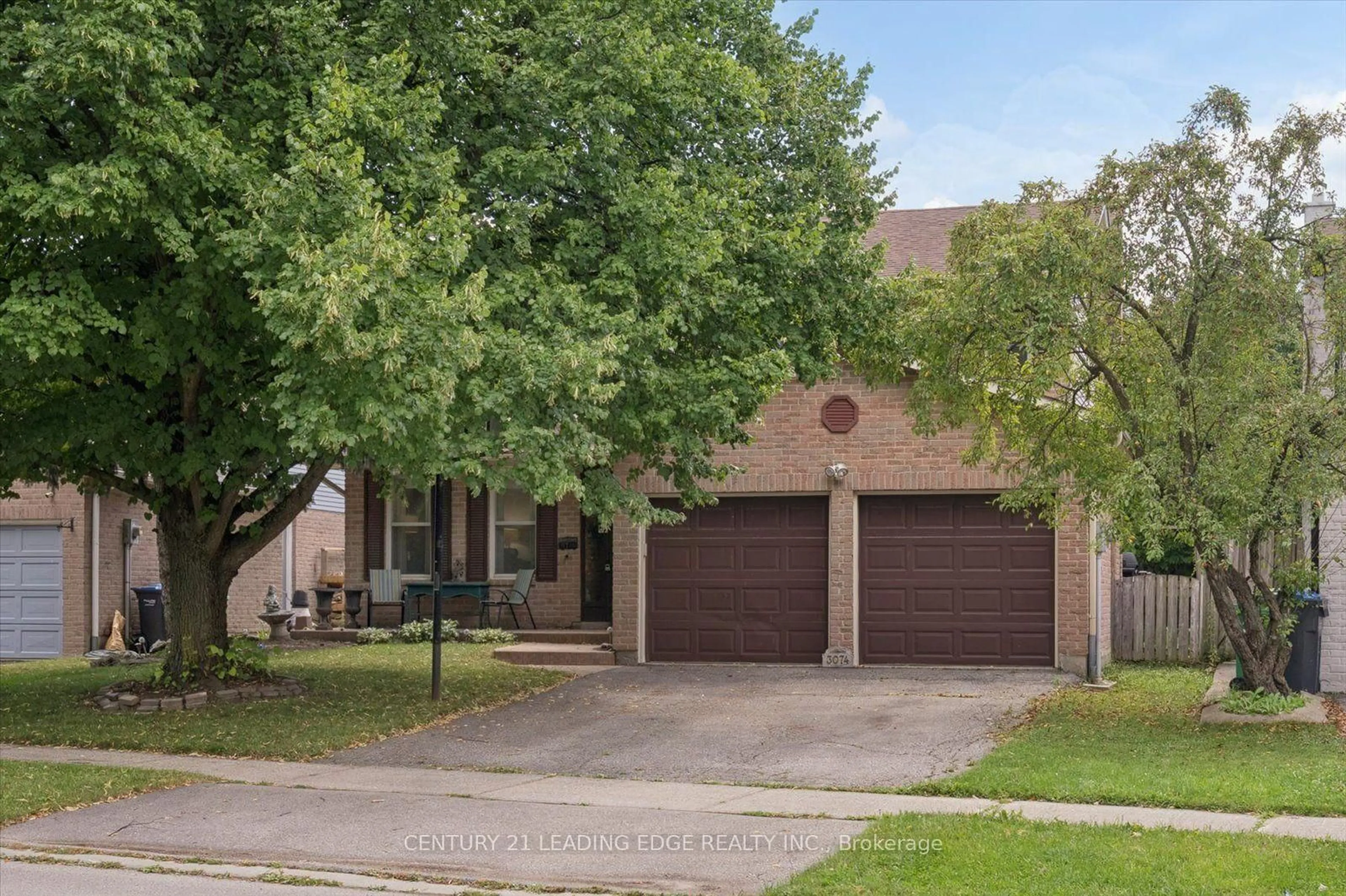 Home with brick exterior material, street for 3074 Tours Rd, Mississauga Ontario L5N 3J2