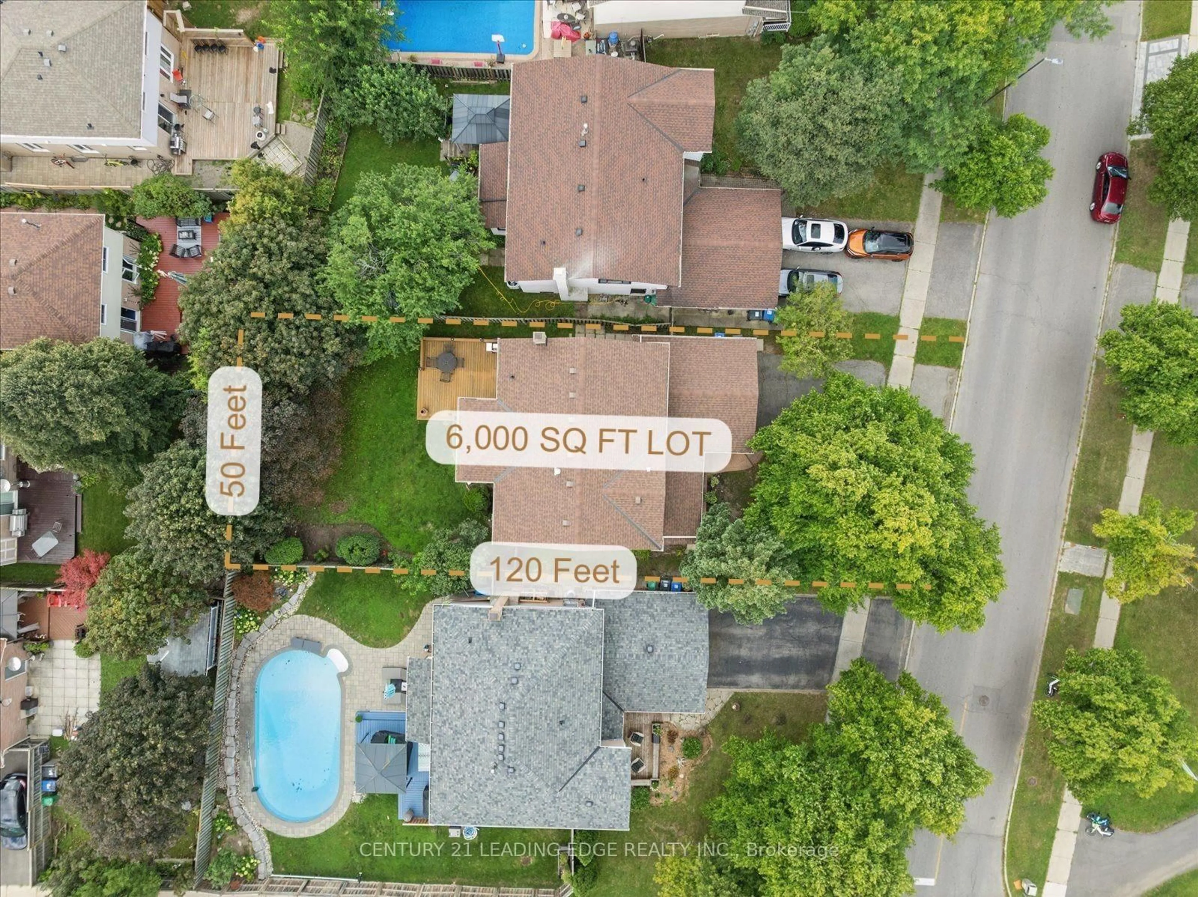 A pic from outside/outdoor area/front of a property/back of a property/a pic from drone, street for 3074 Tours Rd, Mississauga Ontario L5N 3J2