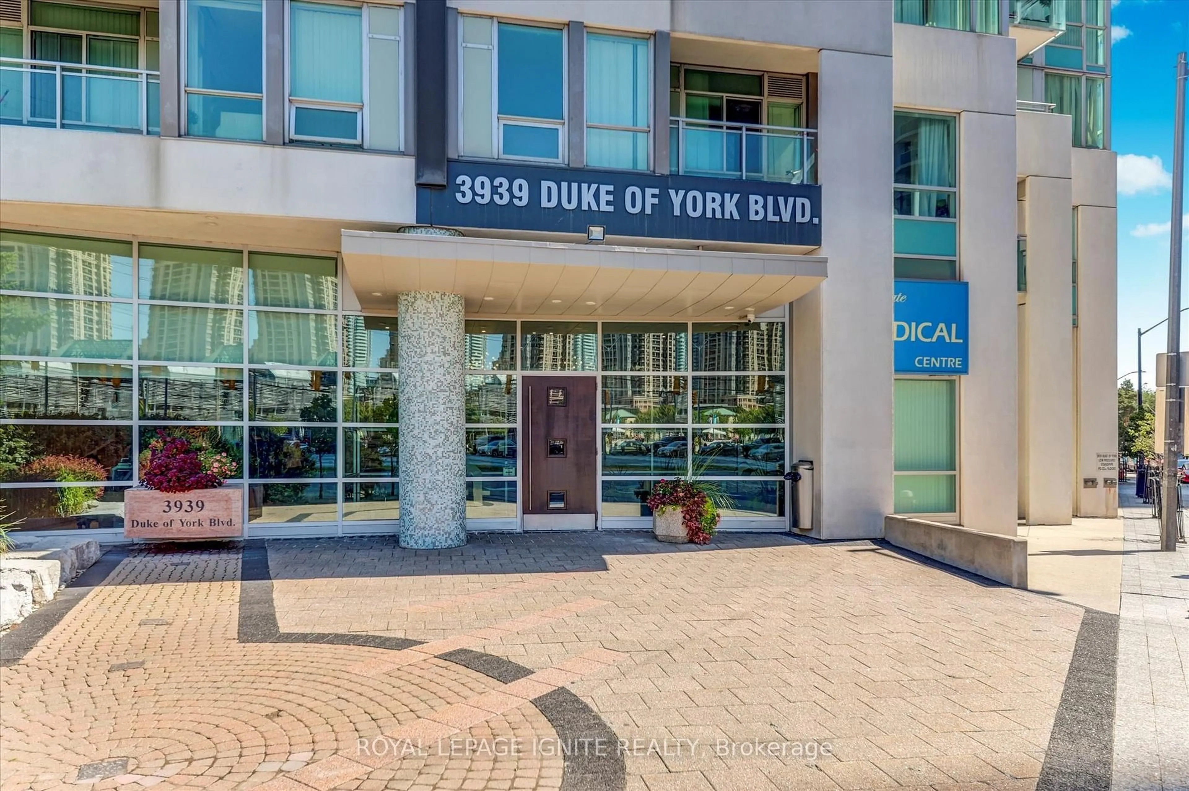 Indoor foyer for 3939 Duke Of York Blvd #402, Mississauga Ontario L5B 4N2