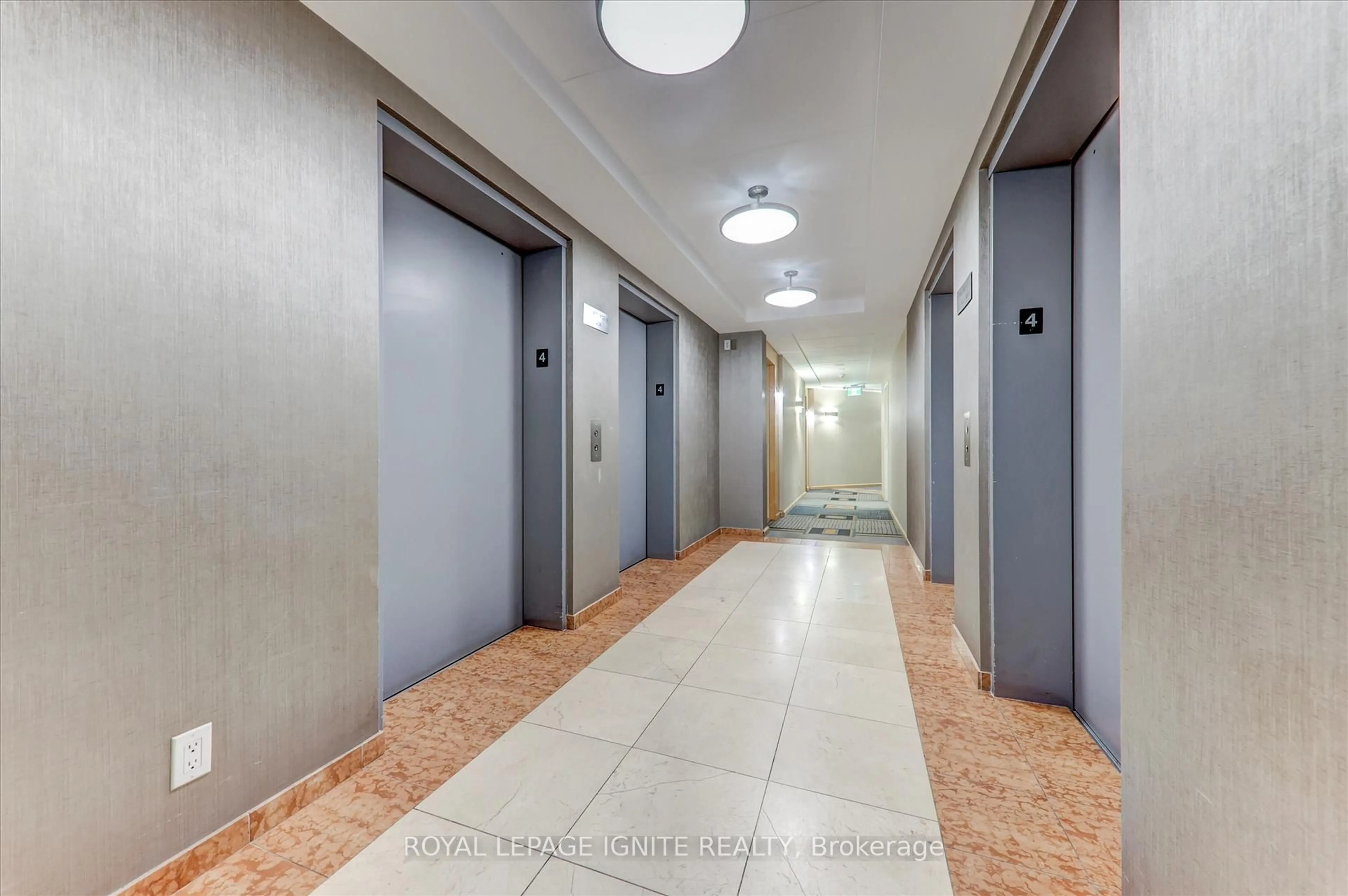 Indoor foyer for 3939 Duke Of York Blvd #402, Mississauga Ontario L5B 4N2