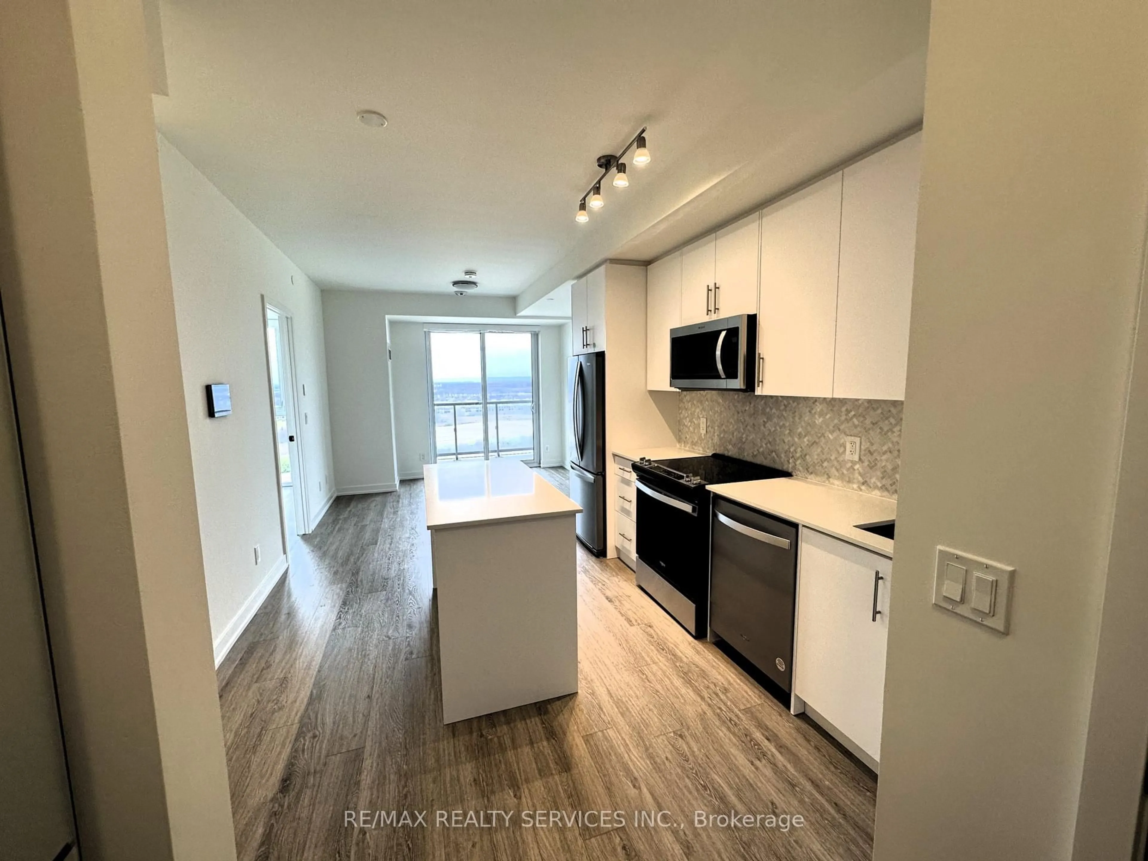 Open concept kitchen, unknown for 345 Wheat Boom Dr #1304, Oakville Ontario L6H 7X4
