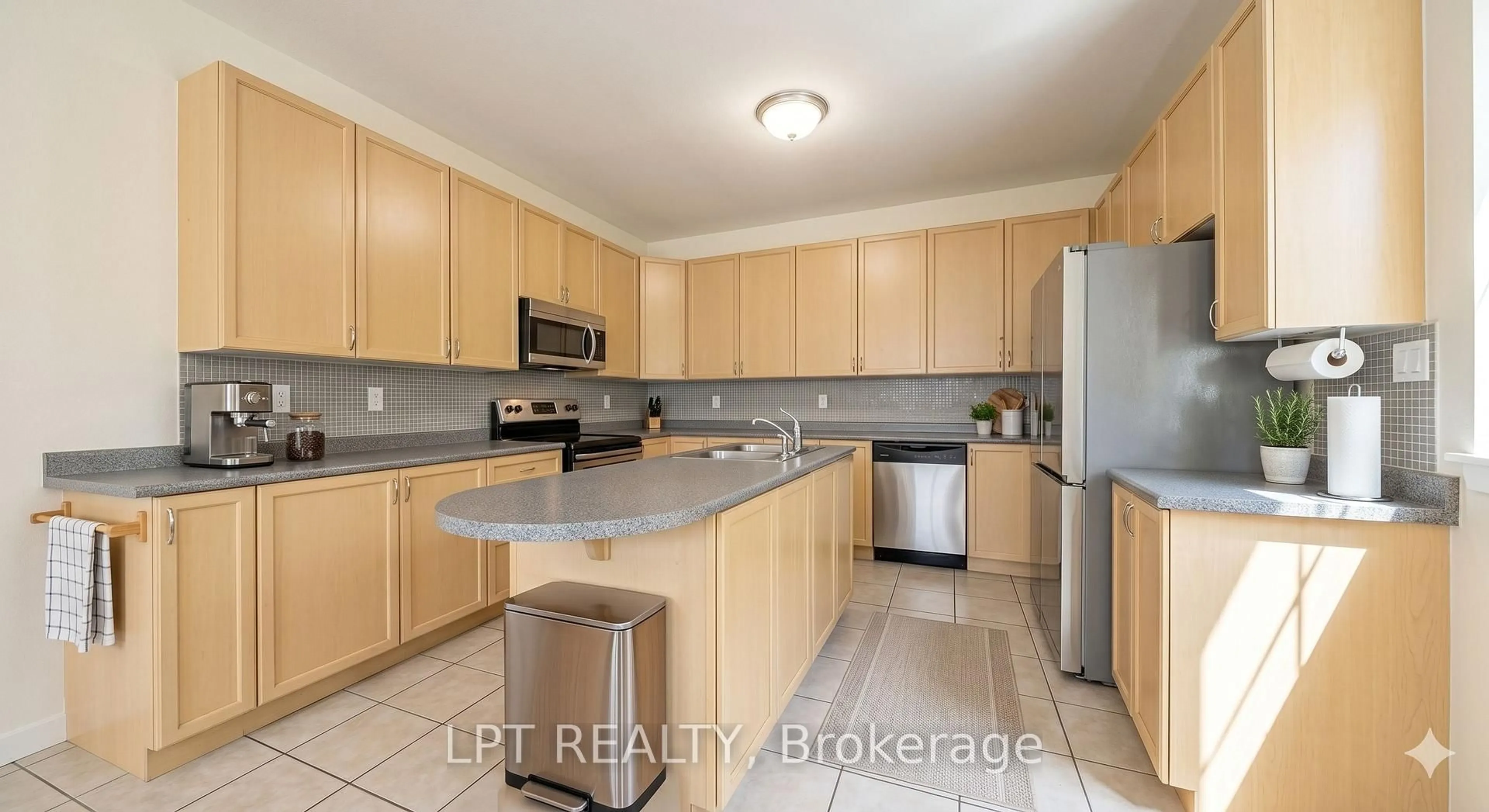 Standard kitchen, ceramic/tile floor for 30 RANCHERO Dr, Brampton Ontario L7A 3C6