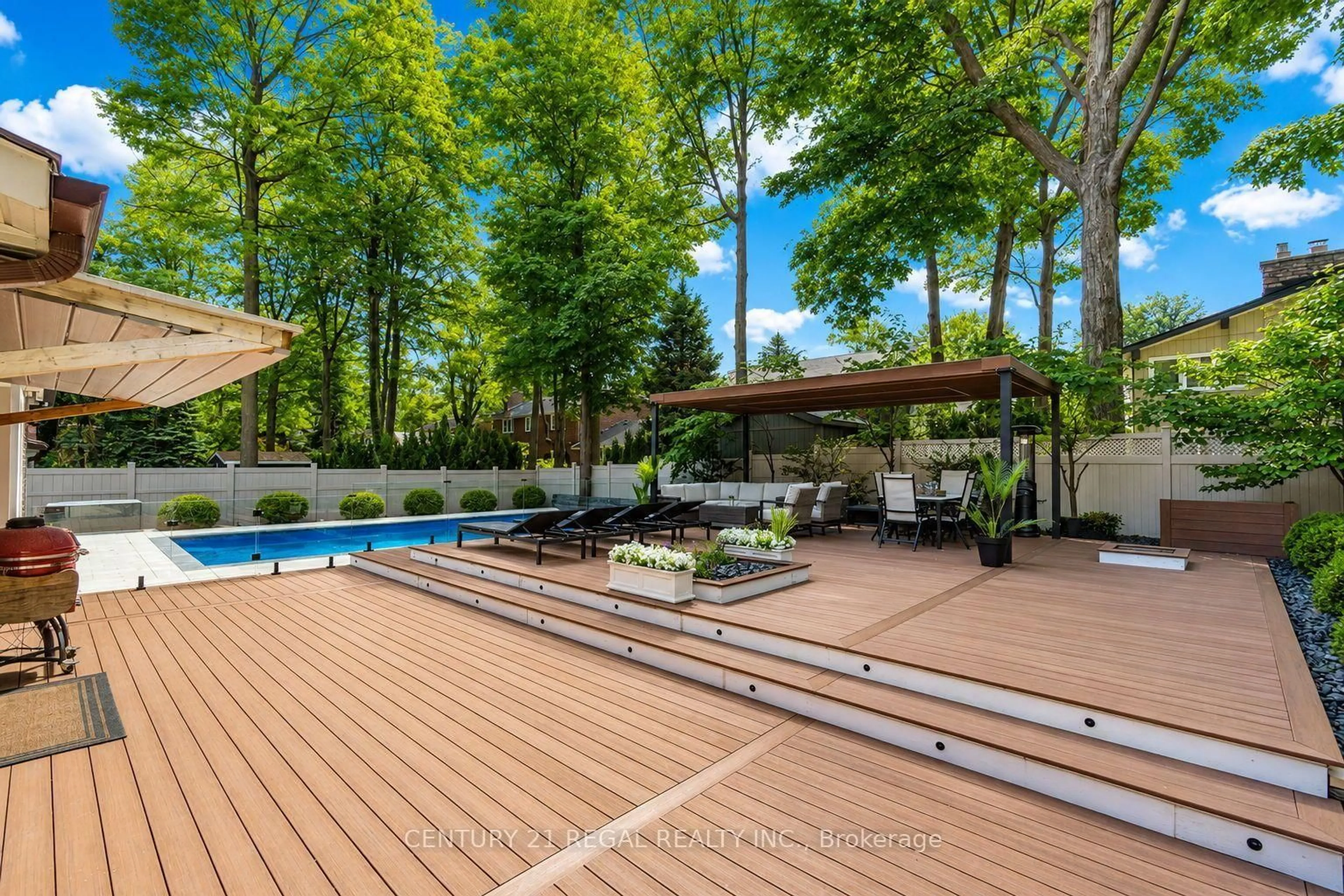 Patio, forest/trees view for 3308 Grassfire Cres, Mississauga Ontario L4Y 3K1