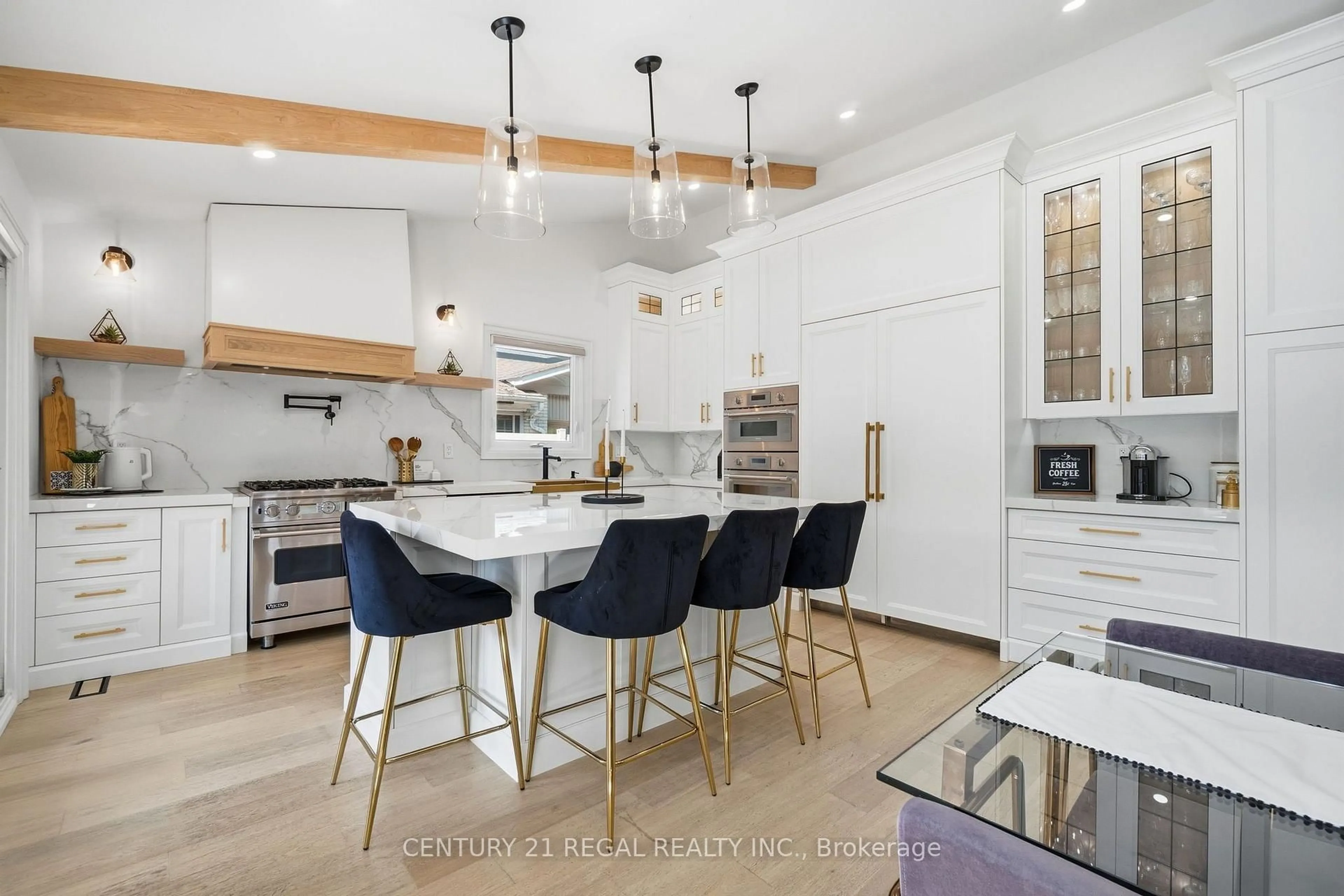 Open concept kitchen, unknown for 3308 Grassfire Cres, Mississauga Ontario L4Y 3K1