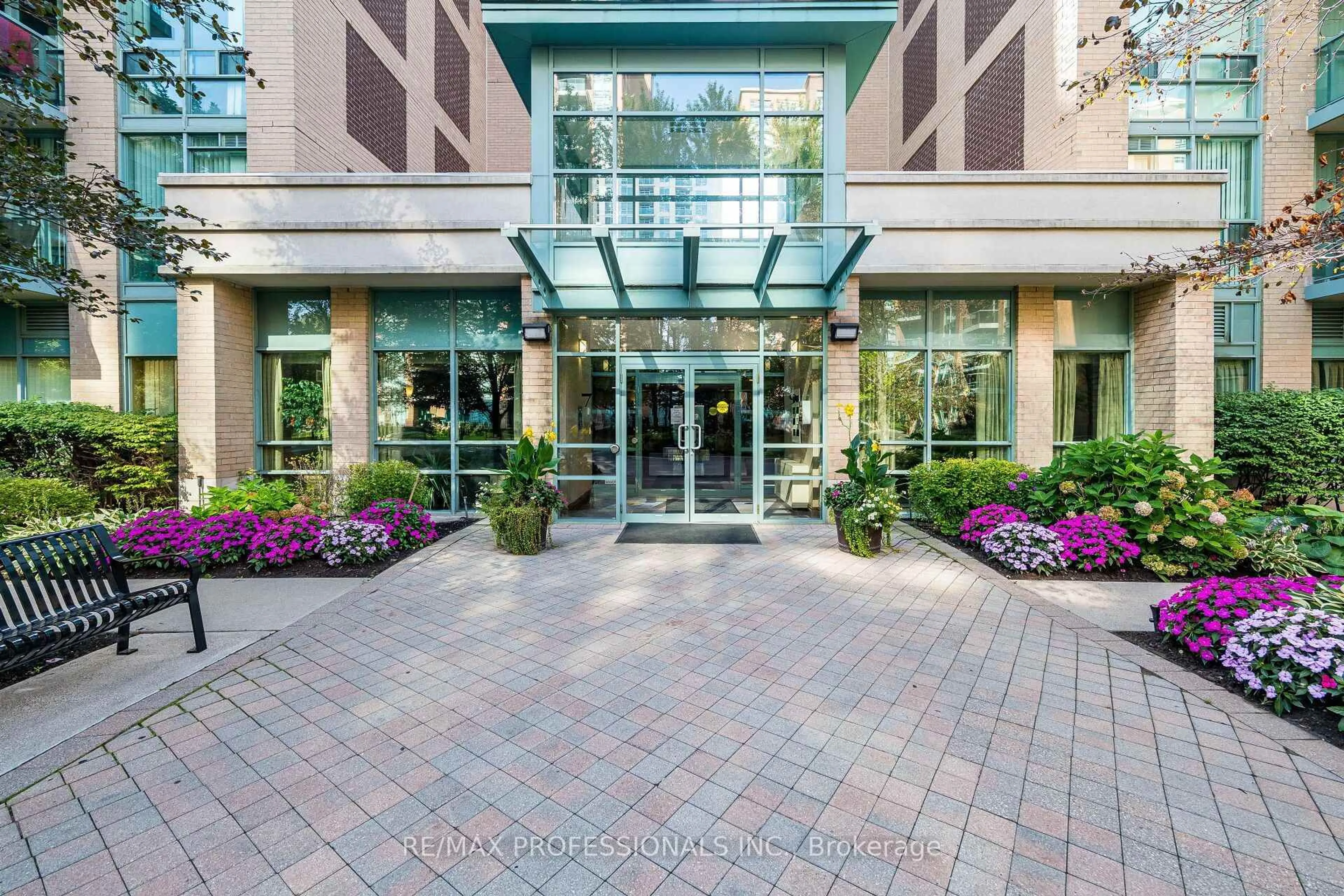 Indoor foyer for 7 Michael Power Pl #101, Toronto Ontario M9A 0A4