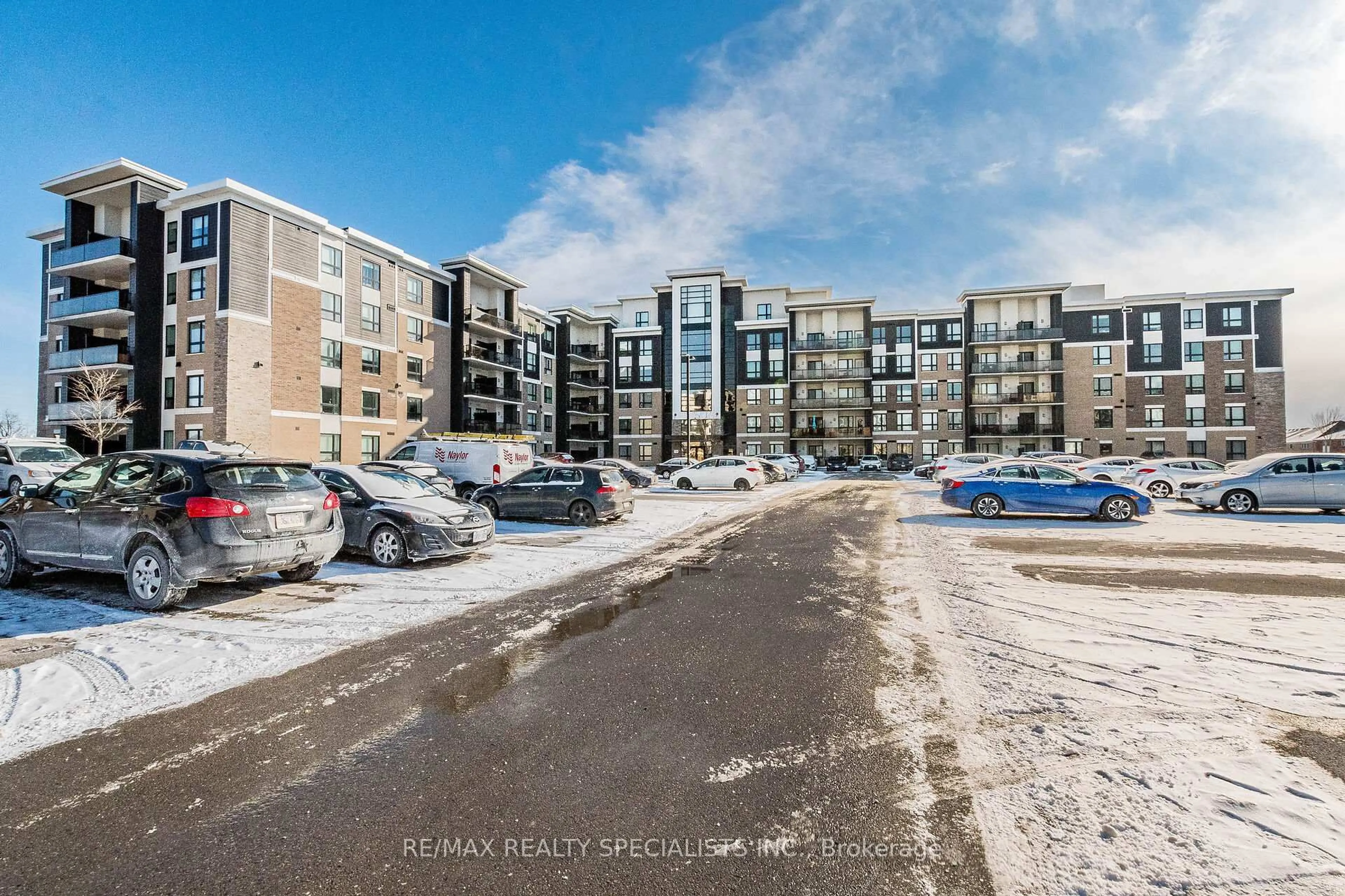 A pic from outside/outdoor area/front of a property/back of a property/a pic from drone, unknown for 640 Sauve St #221, Milton Ontario L9T 7E3
