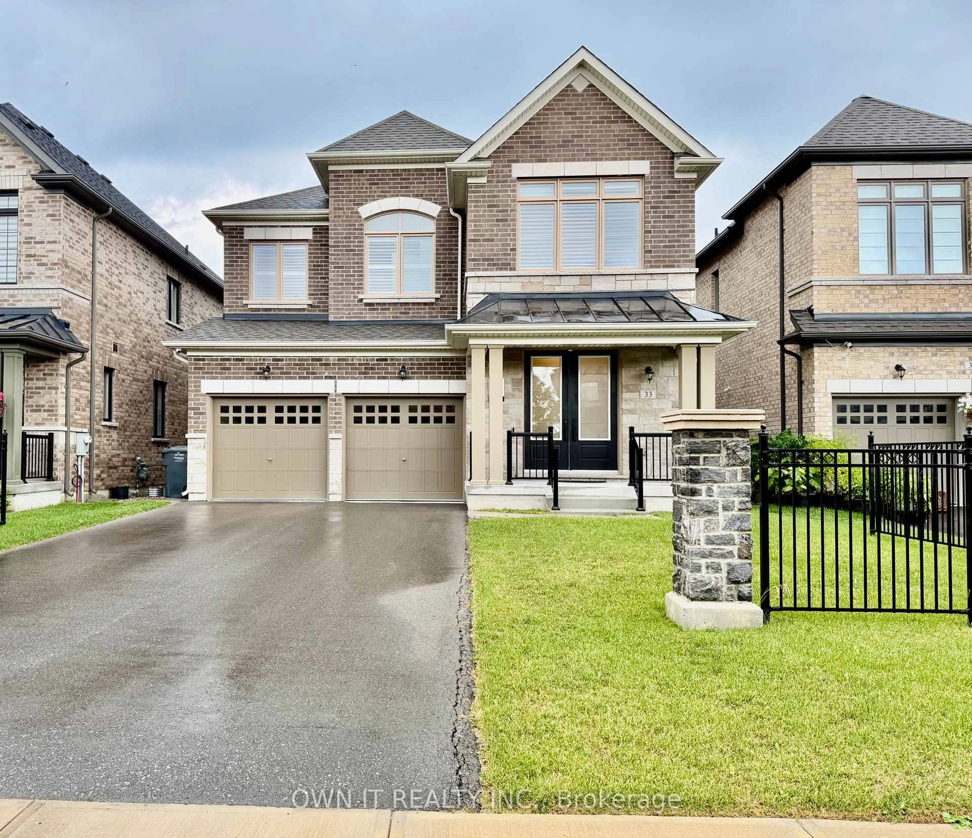 Home with brick exterior material, street for 33 Lost Canyon Way, Brampton Ontario L6X 3A6