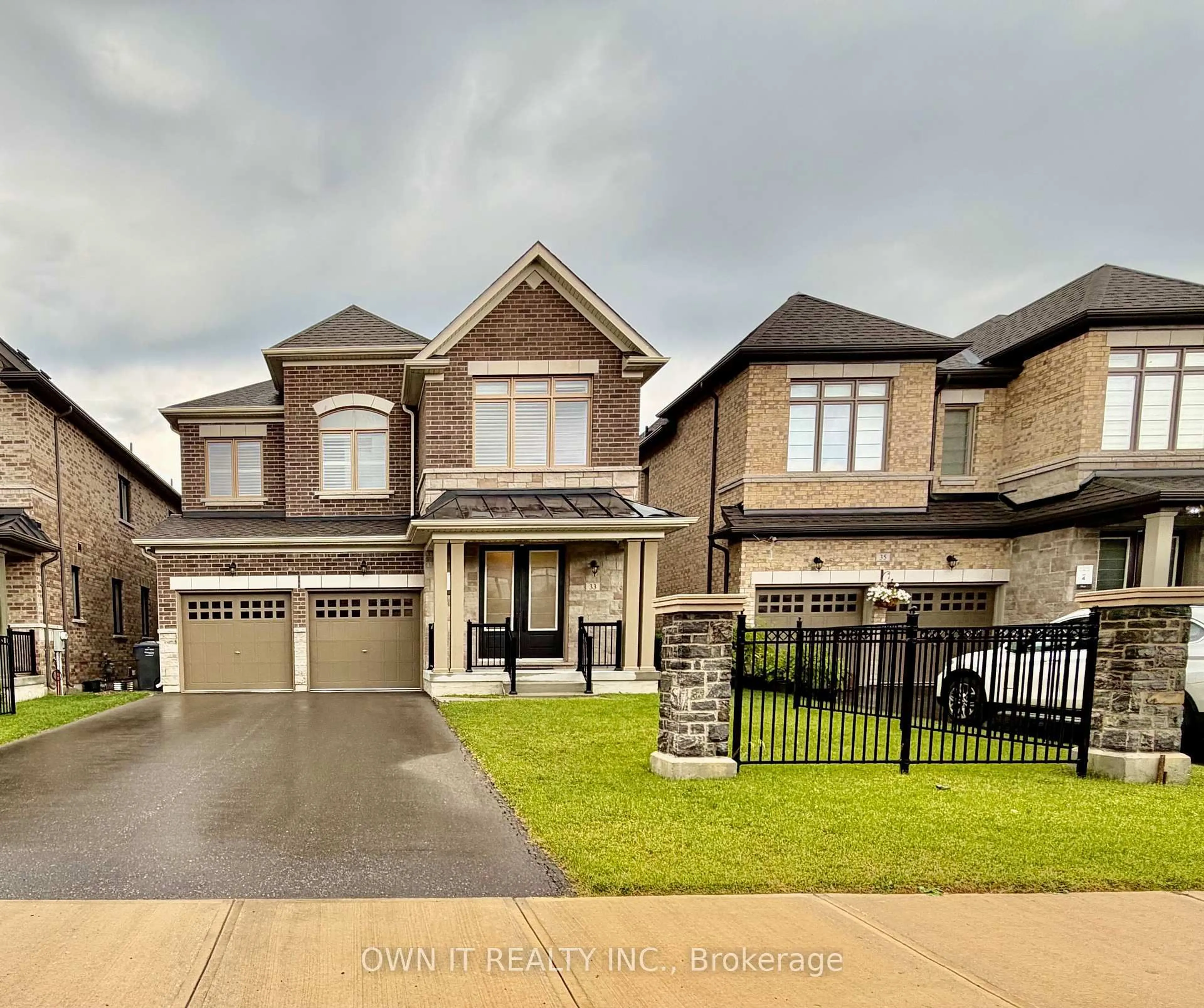 Home with brick exterior material, street for 33 Lost Canyon Way, Brampton Ontario L6X 3A6