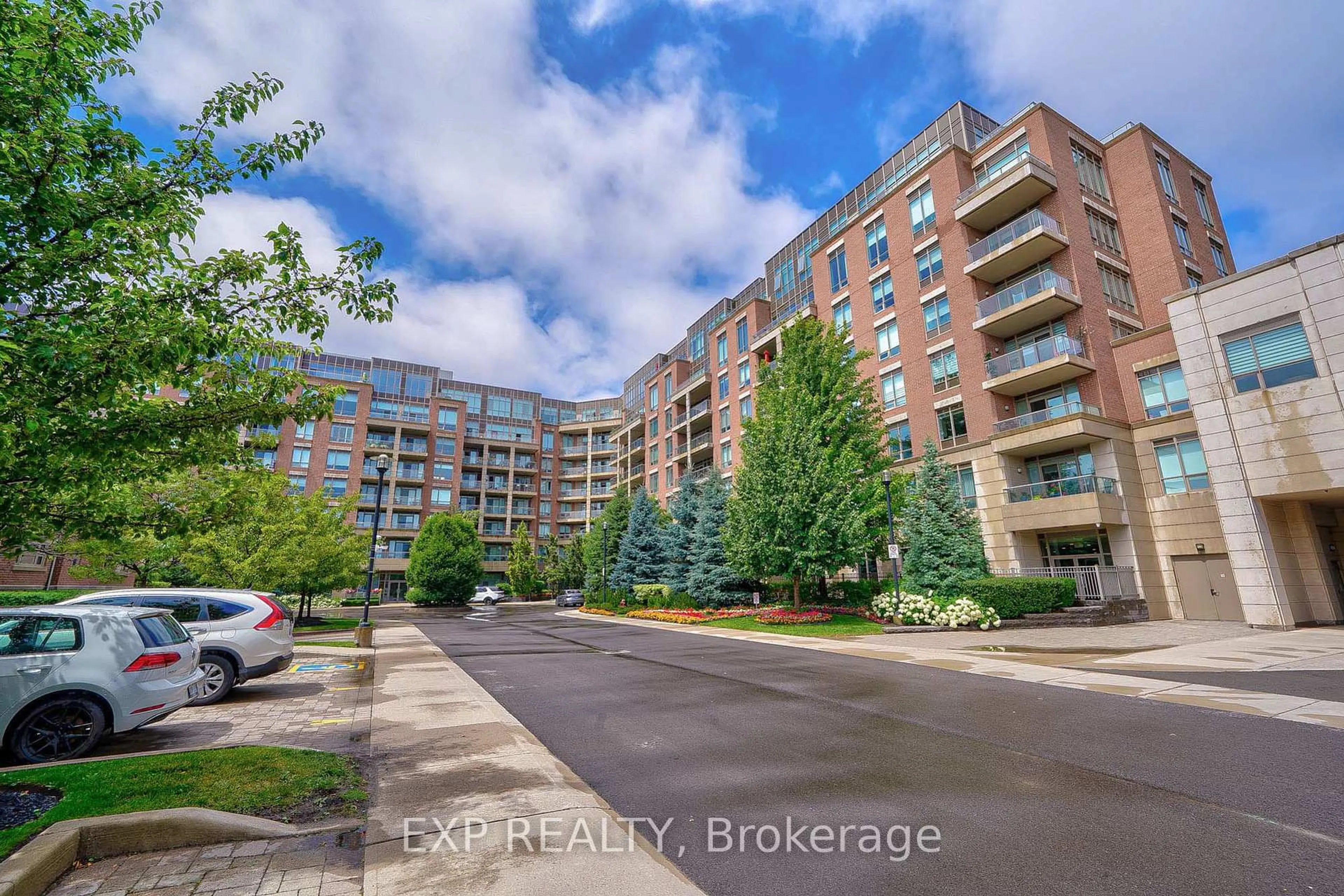 A pic from outside/outdoor area/front of a property/back of a property/a pic from drone, street for 2480 Prince Michael Dr #622, Oakville Ontario L6H 0H1