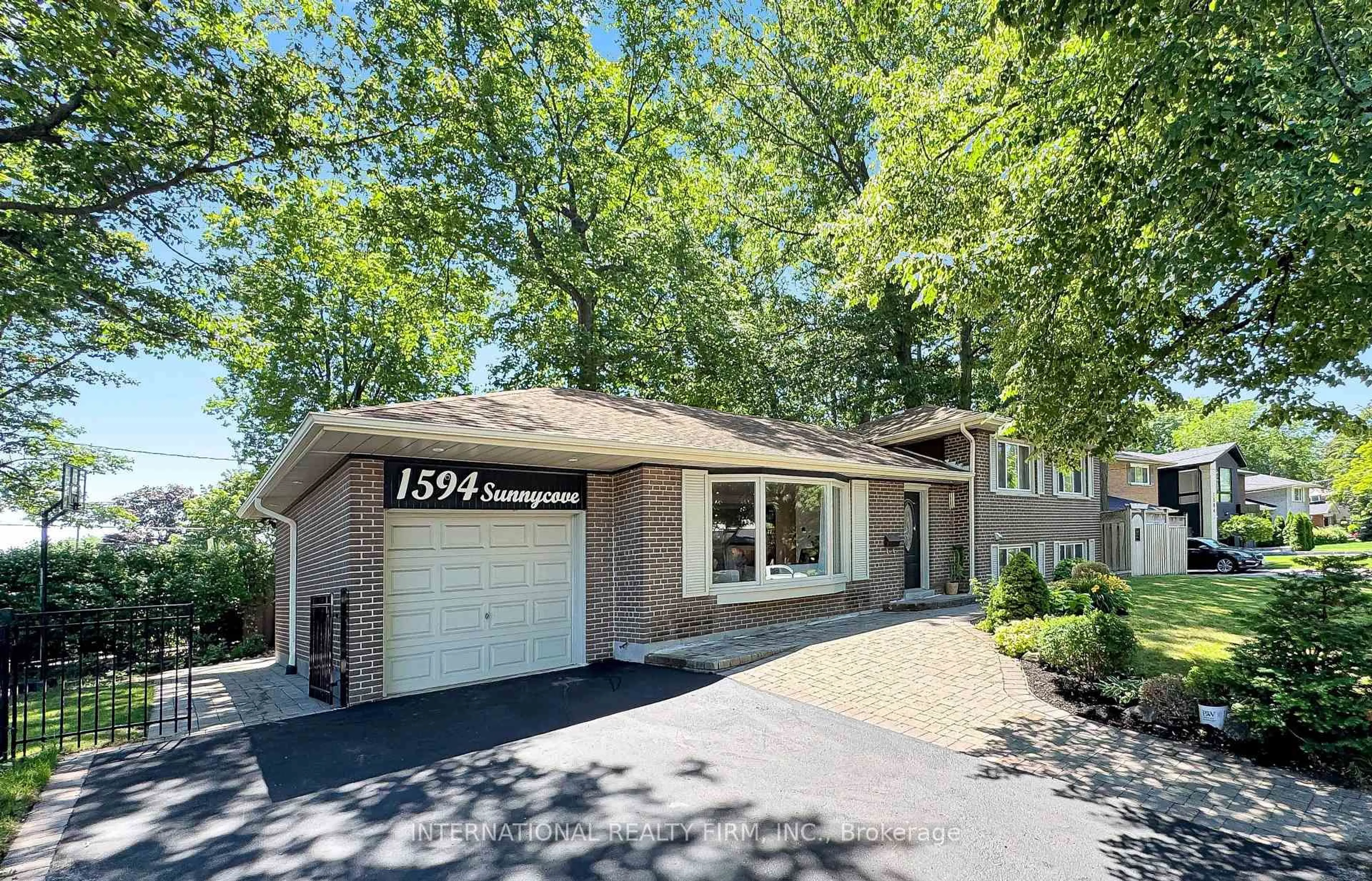 Home with brick exterior material, street for 1594 Sunnycove Dr, Mississauga Ontario L4X 1B5
