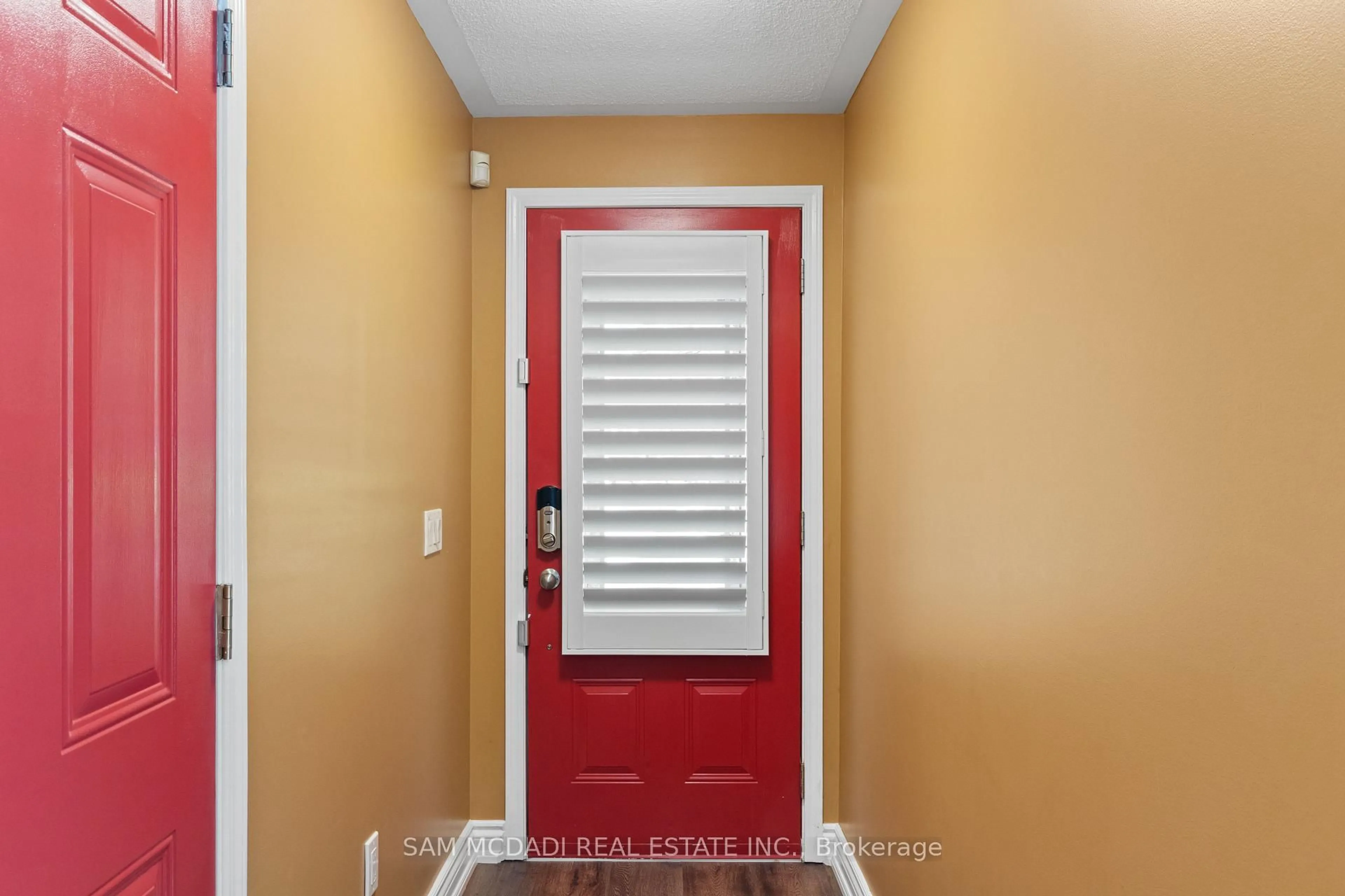Indoor entryway for 6625 Falconer Dr #38, Mississauga Ontario L5N 0C8